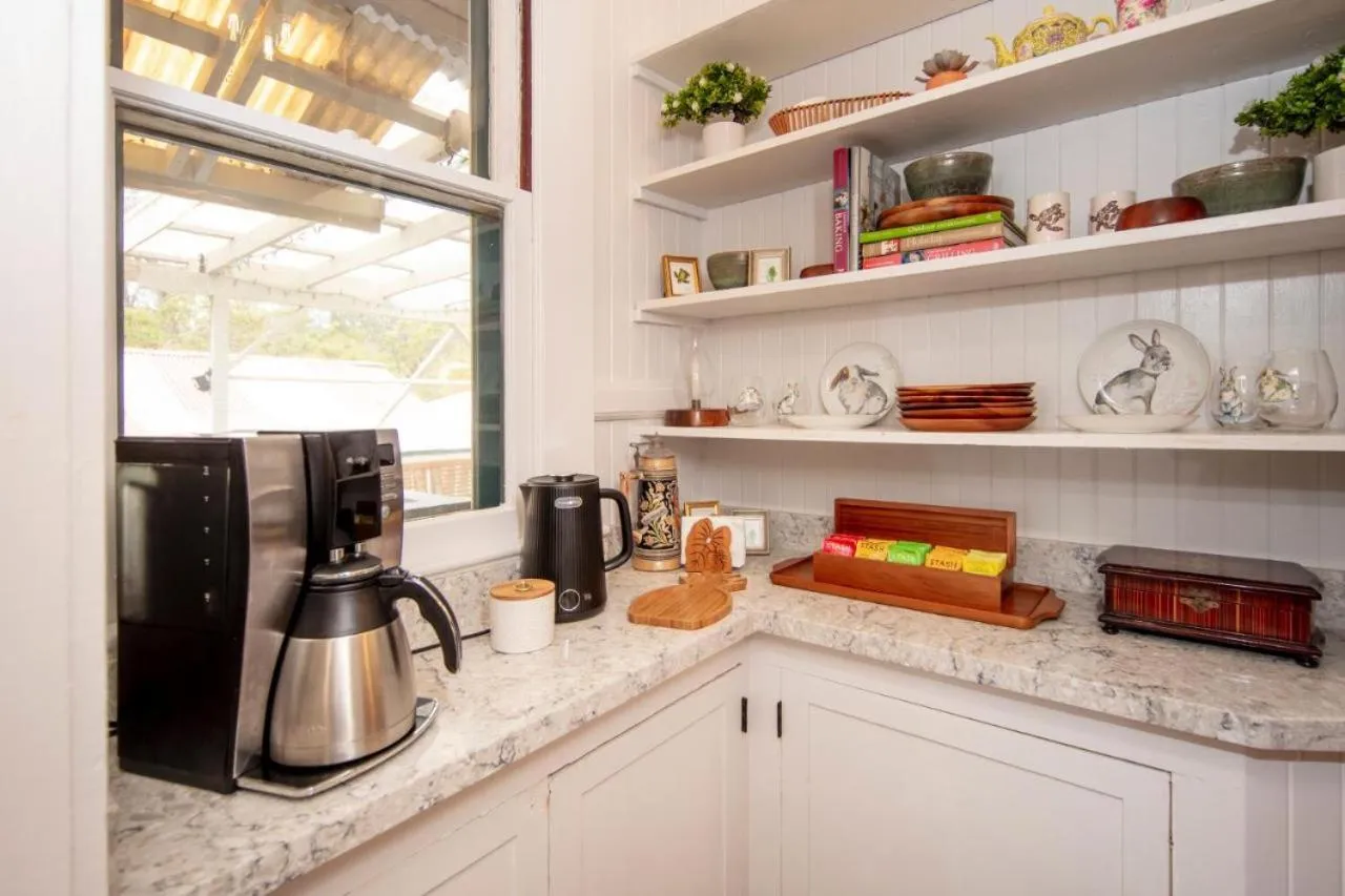 Coffee/tea facilities in Aloha Junction Bed and Breakfast -Minutes away from Hawaii Volcanoes National Park