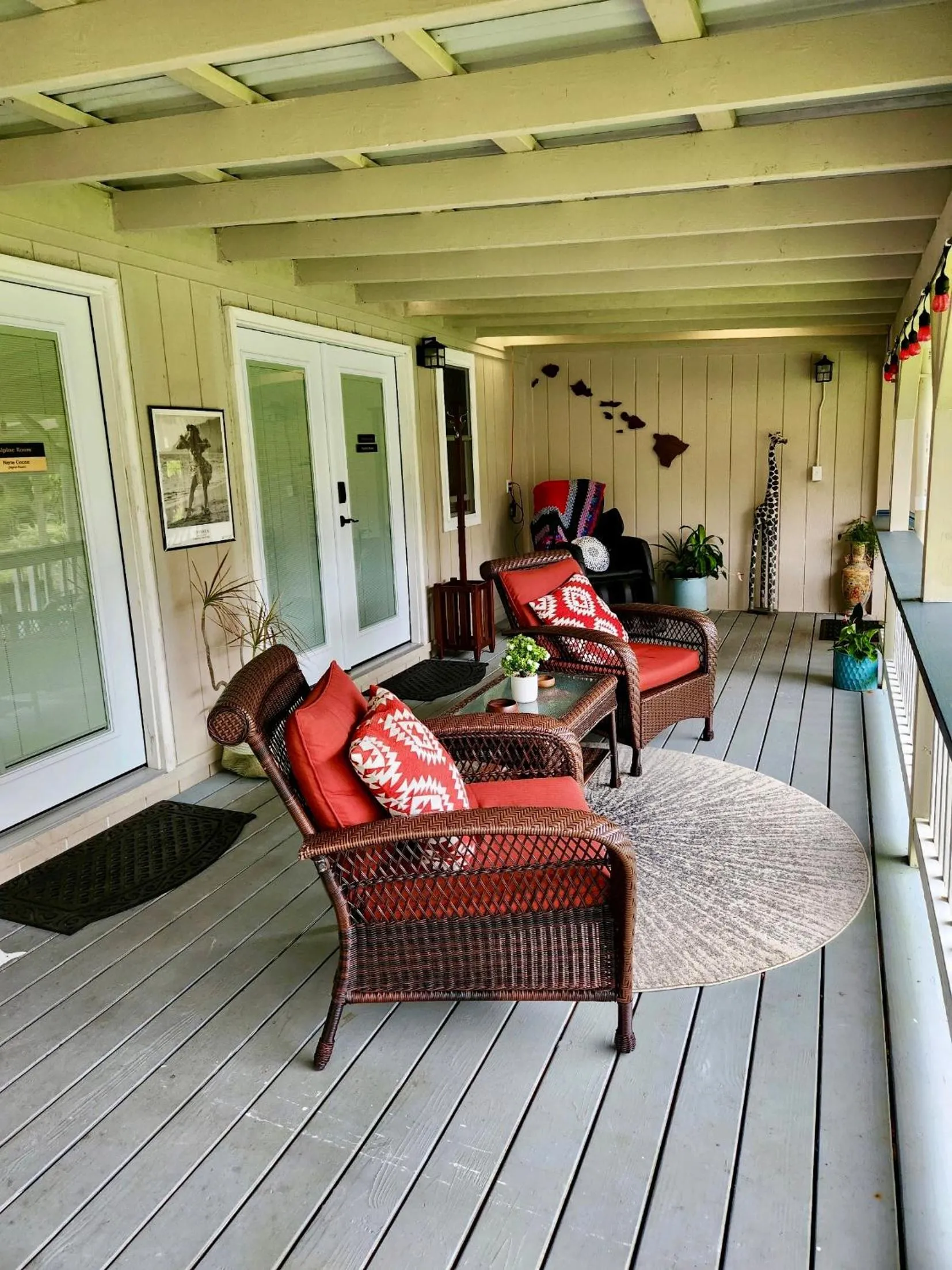 Seating area in Aloha Junction Bed and Breakfast -Minutes away from Hawaii Volcanoes National Park