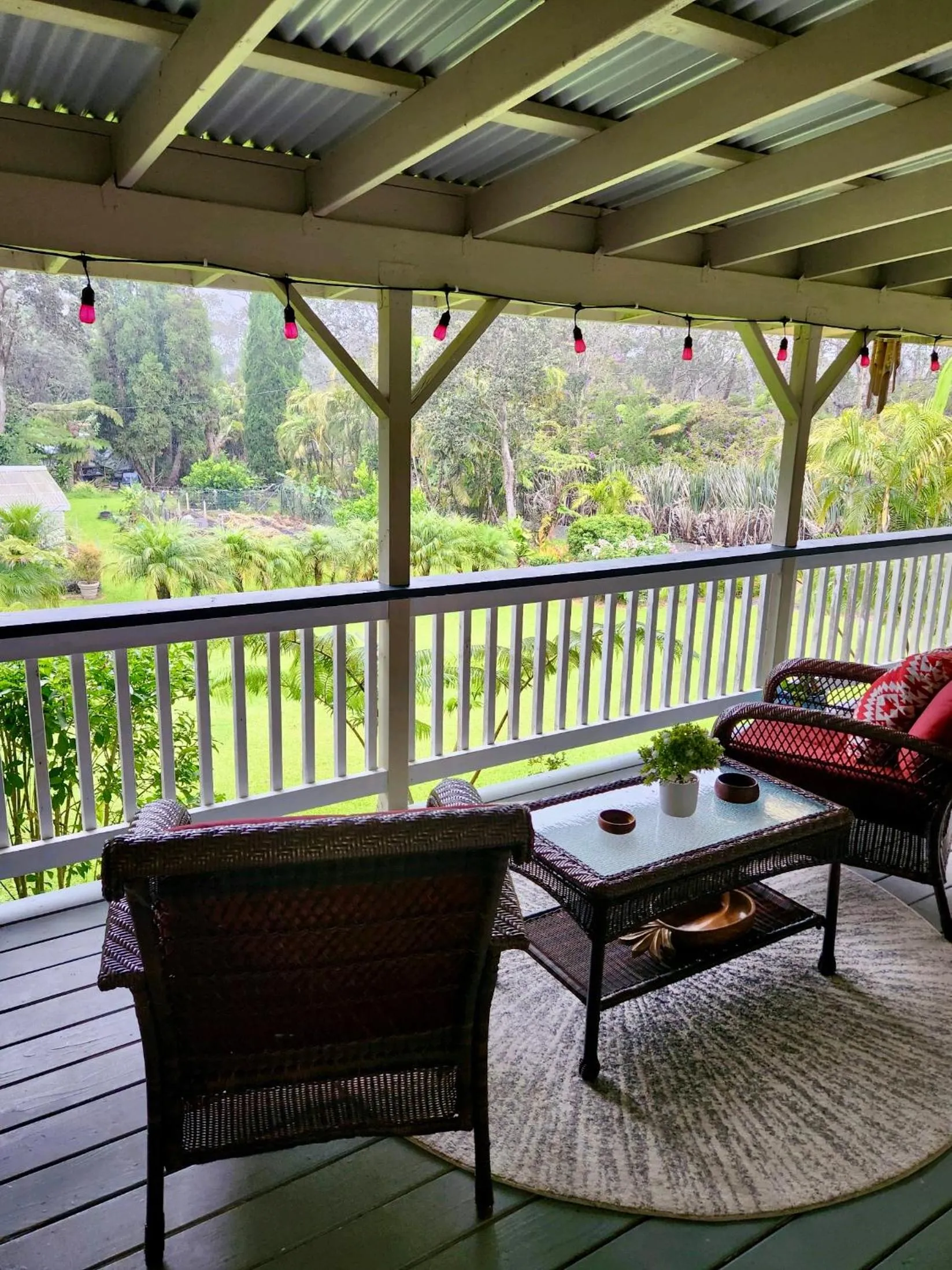 Patio in Aloha Junction Bed and Breakfast -Minutes away from Hawaii Volcanoes National Park