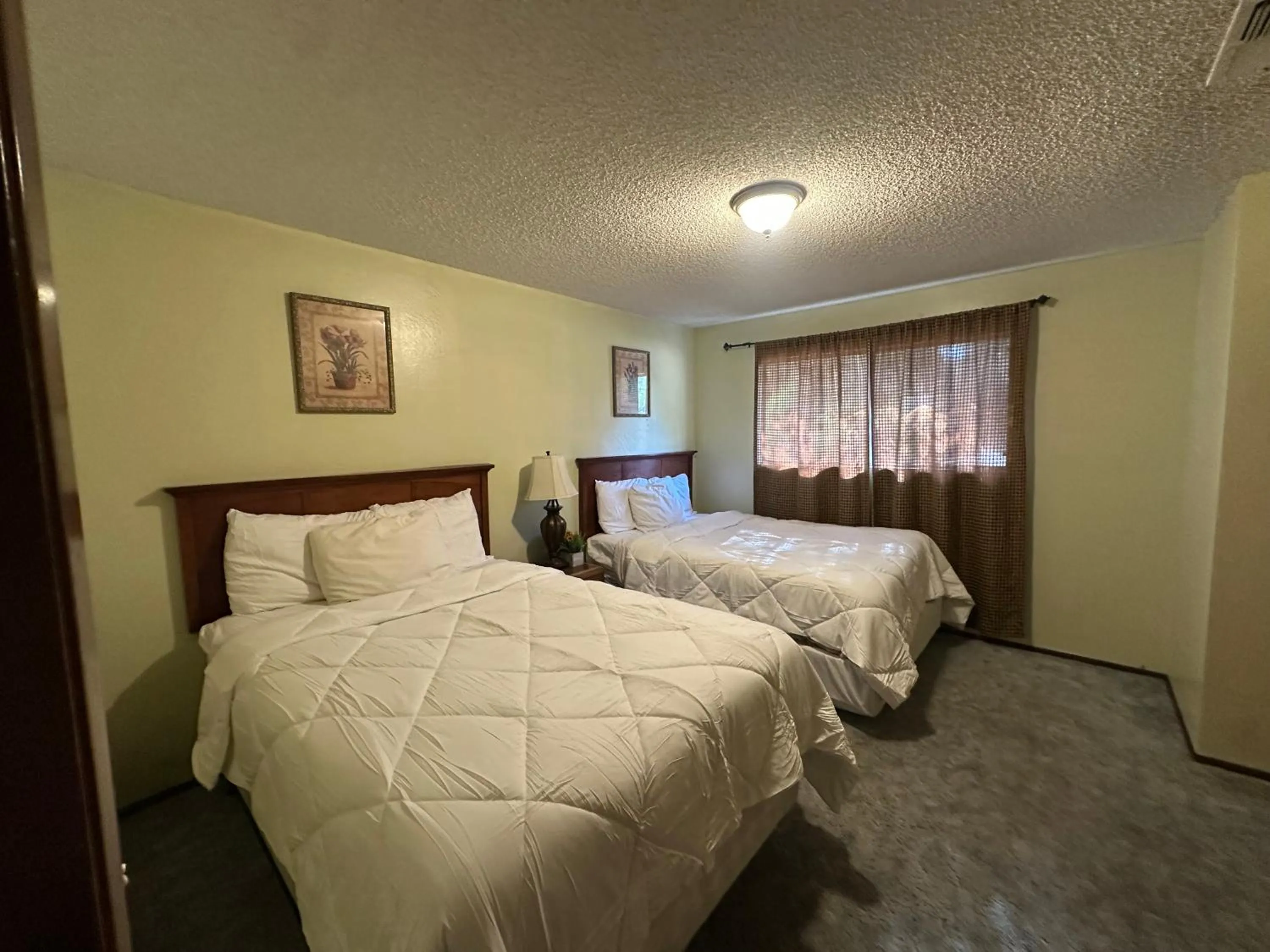 Bedroom, Bed in The River Inn