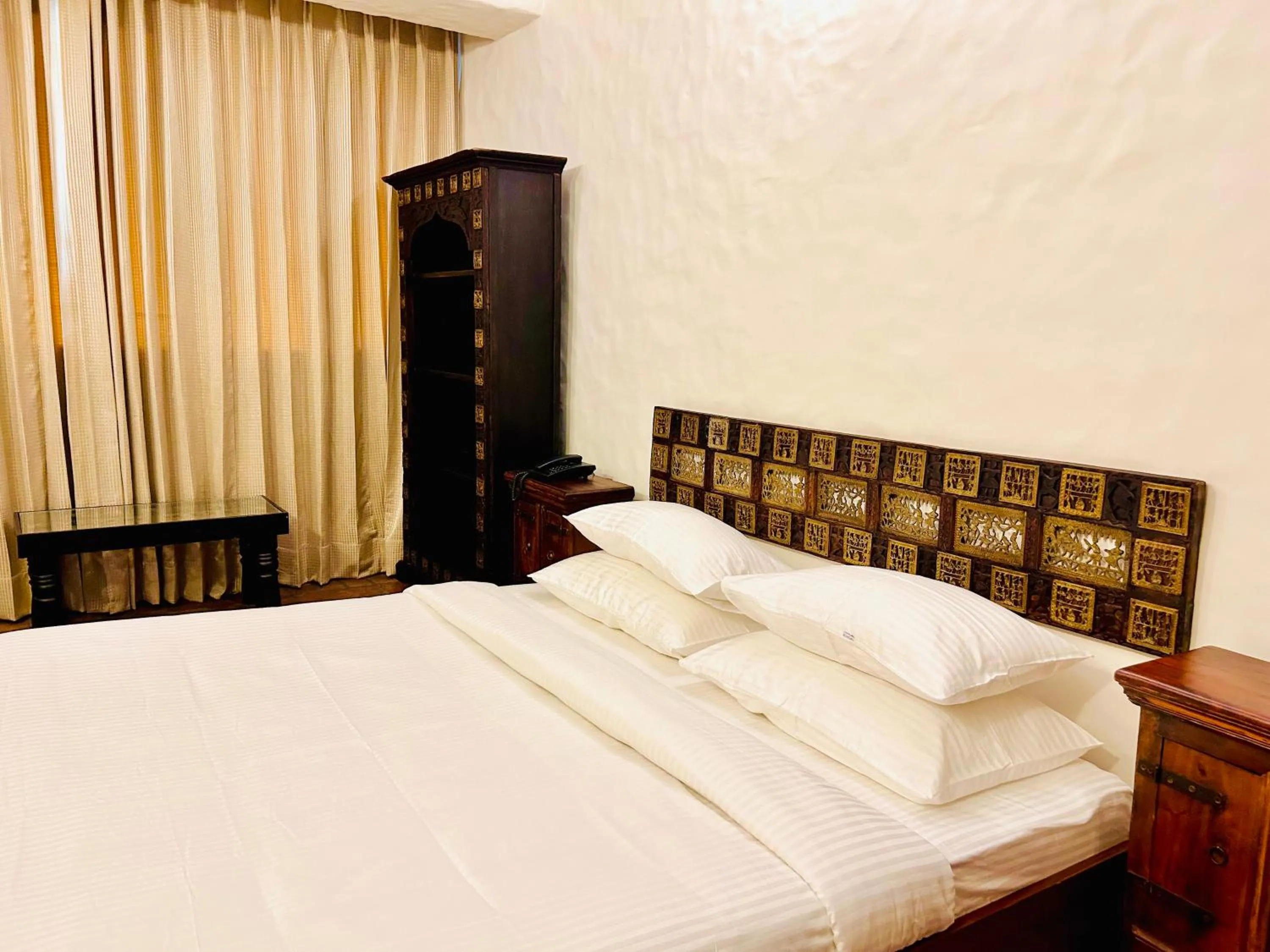 Bed in The Kaptain's Retreat