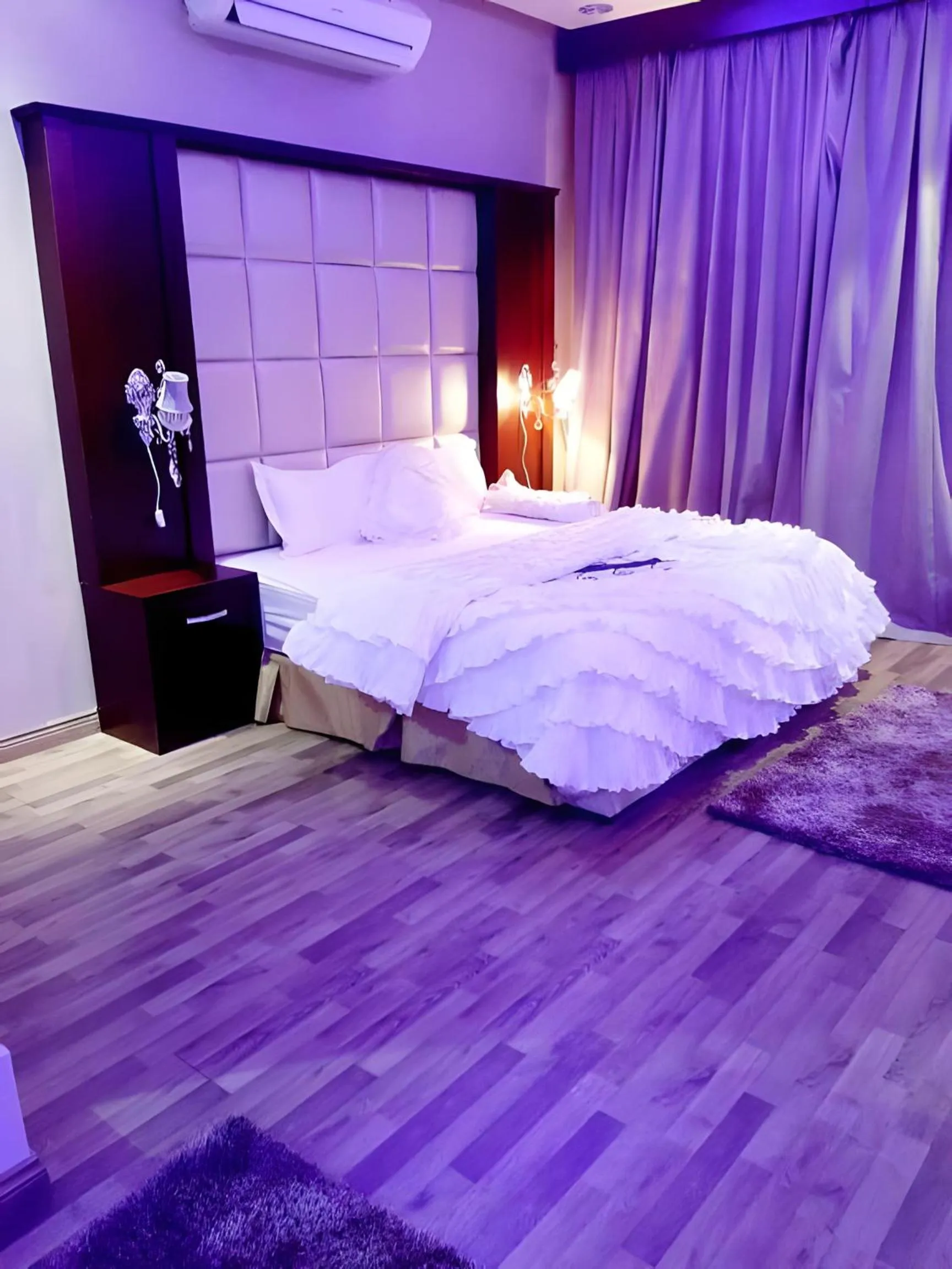 Bed in شقق أهلين ثلاثة للشقق المخدومة