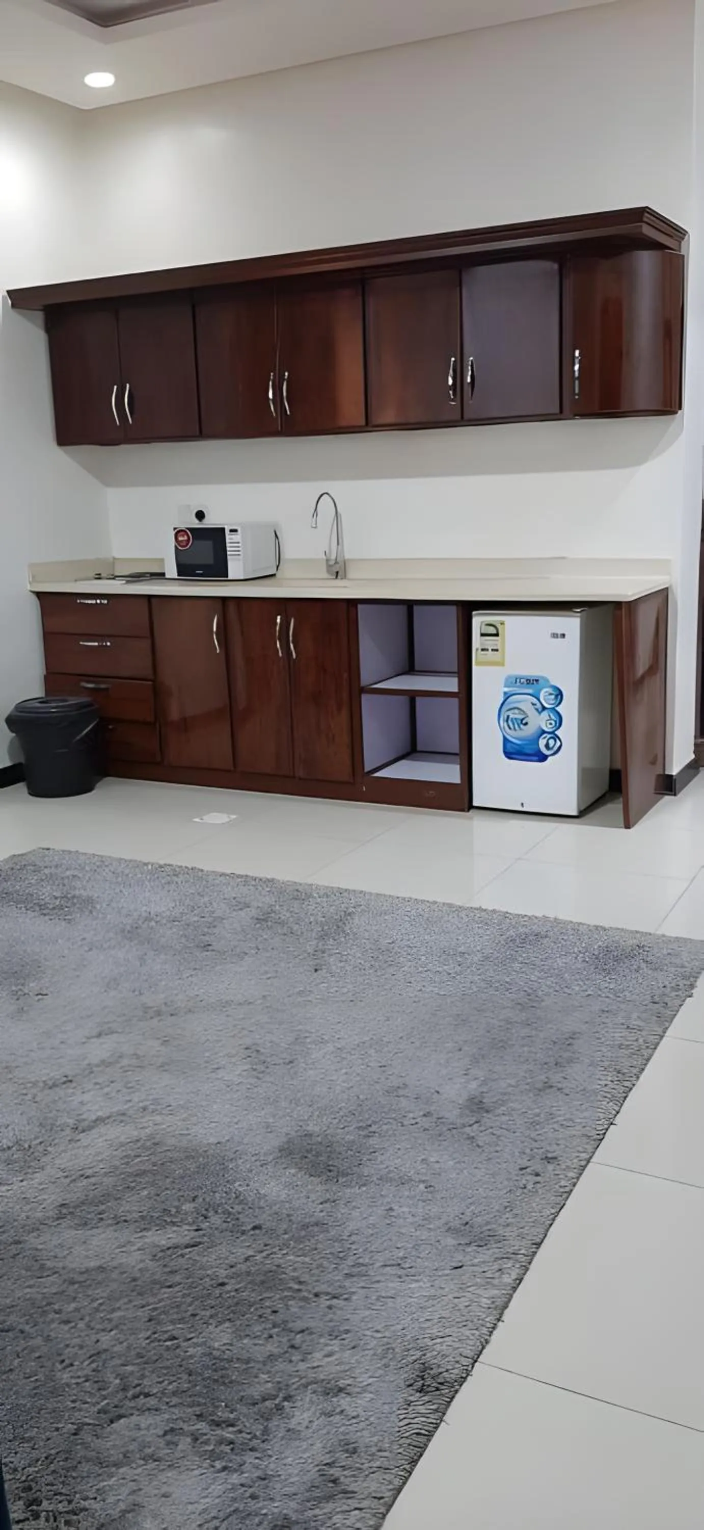 Kitchen or kitchenette in شقق أهلين ثلاثة للشقق المخدومة