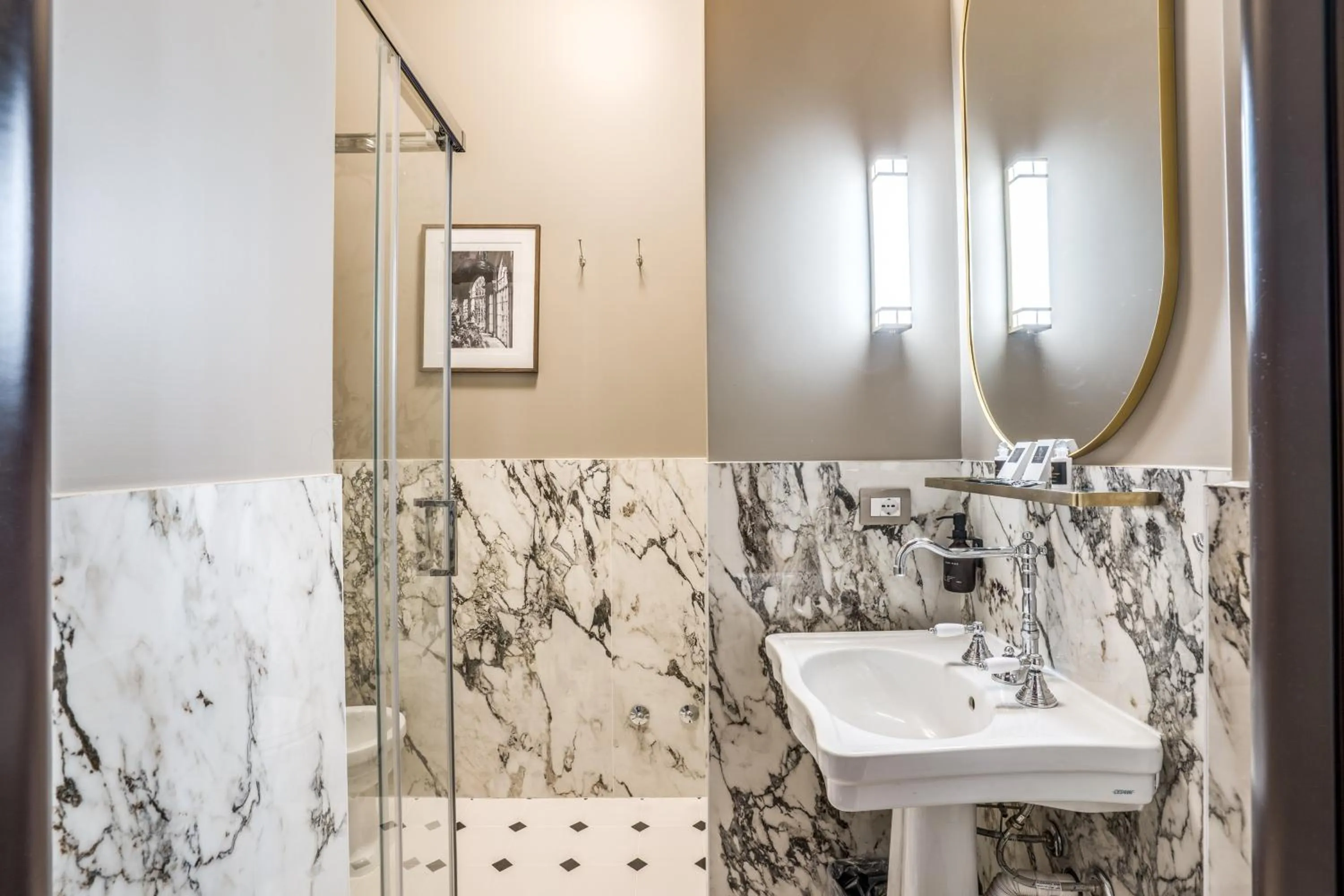 Shower in Telier Tomacelli