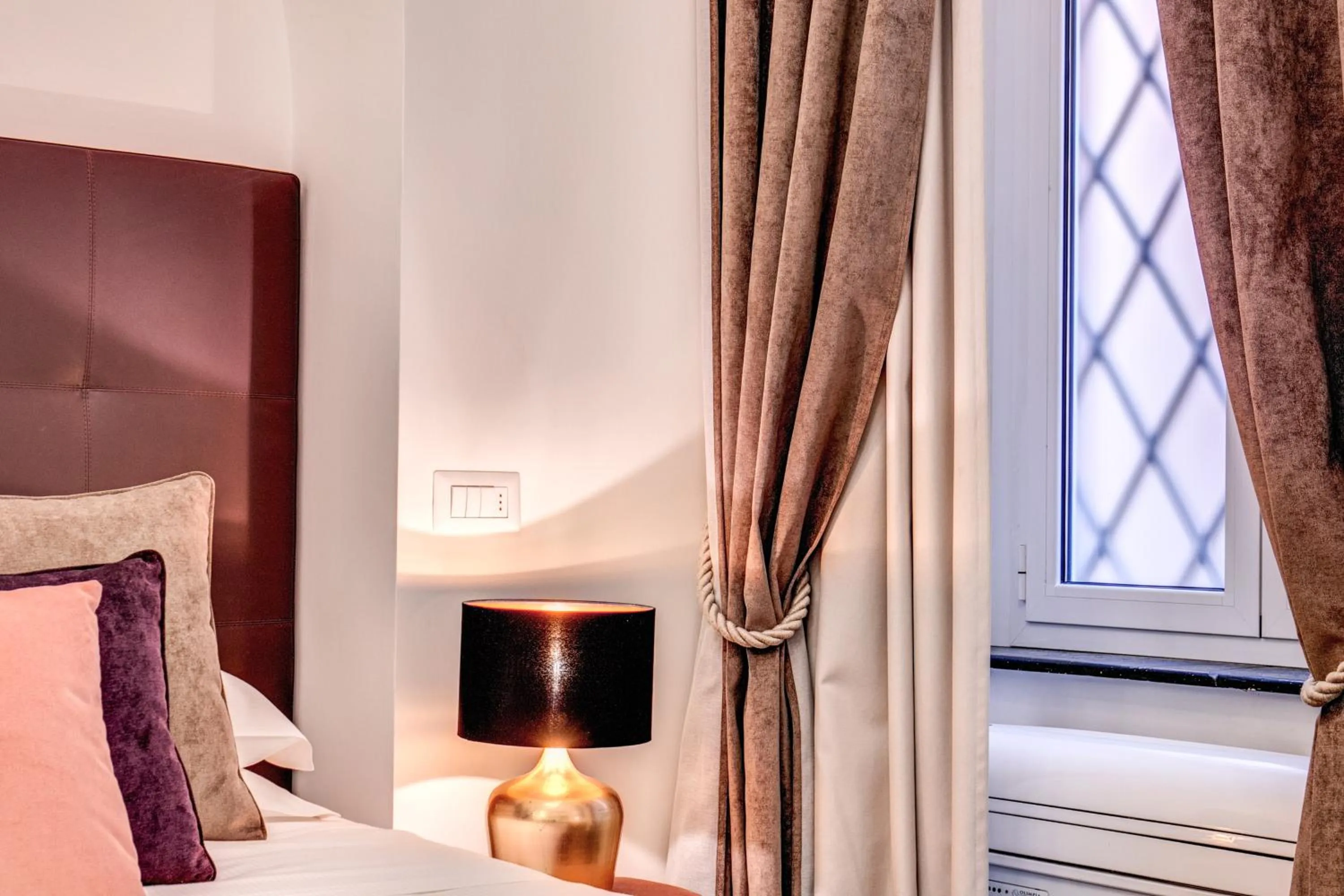 Photo of the whole room, Bed in Telier Tomacelli