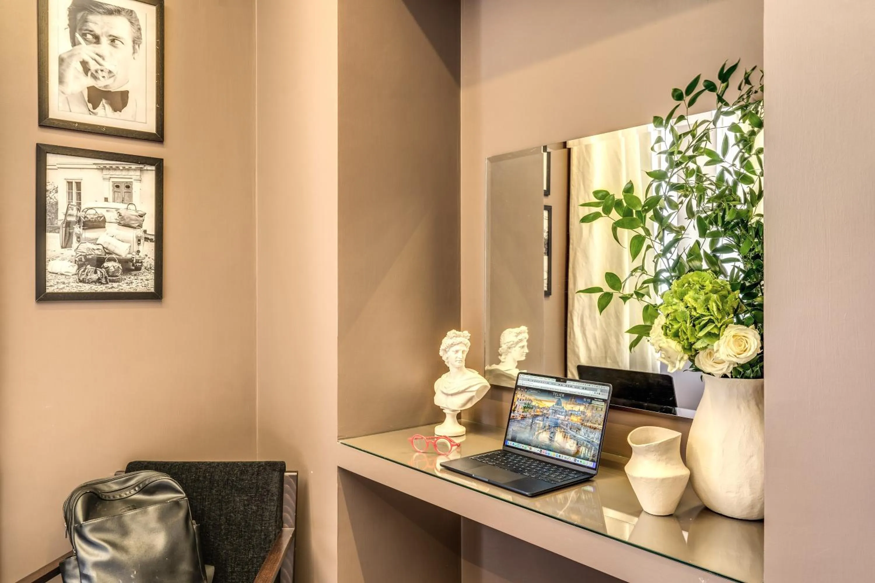 Decorative detail in Telier Tomacelli