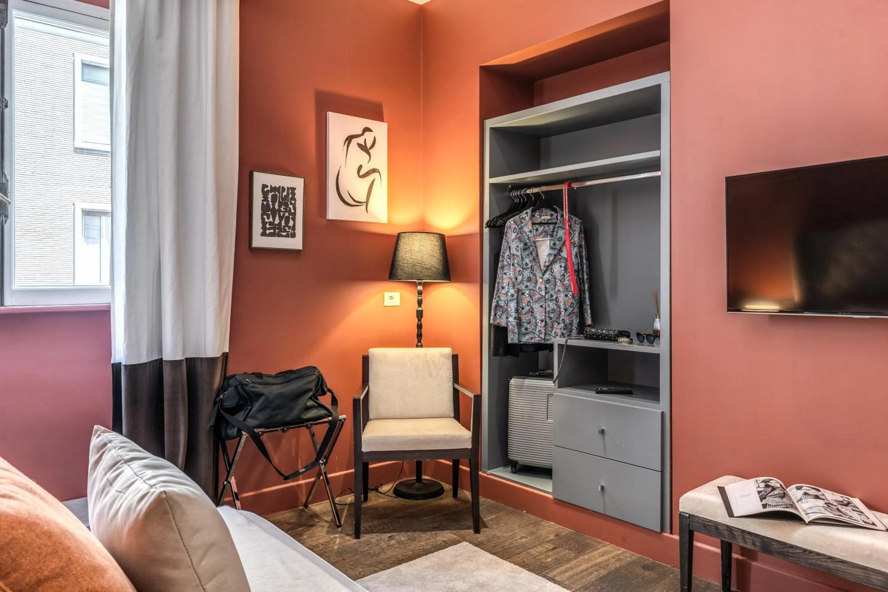 Photo of the whole room in Telier Tomacelli