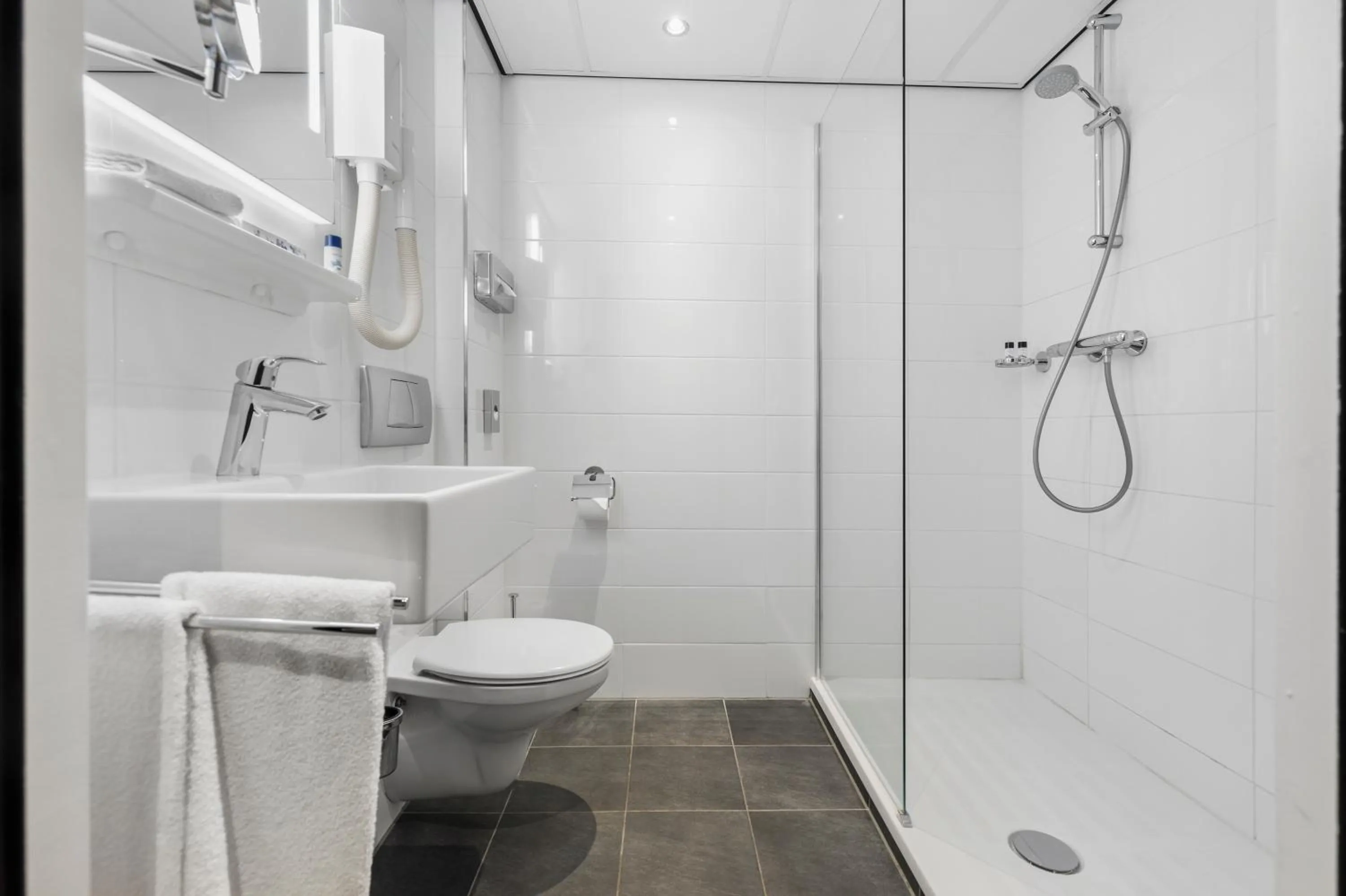 Shower in Hotel Die Port van Cleve