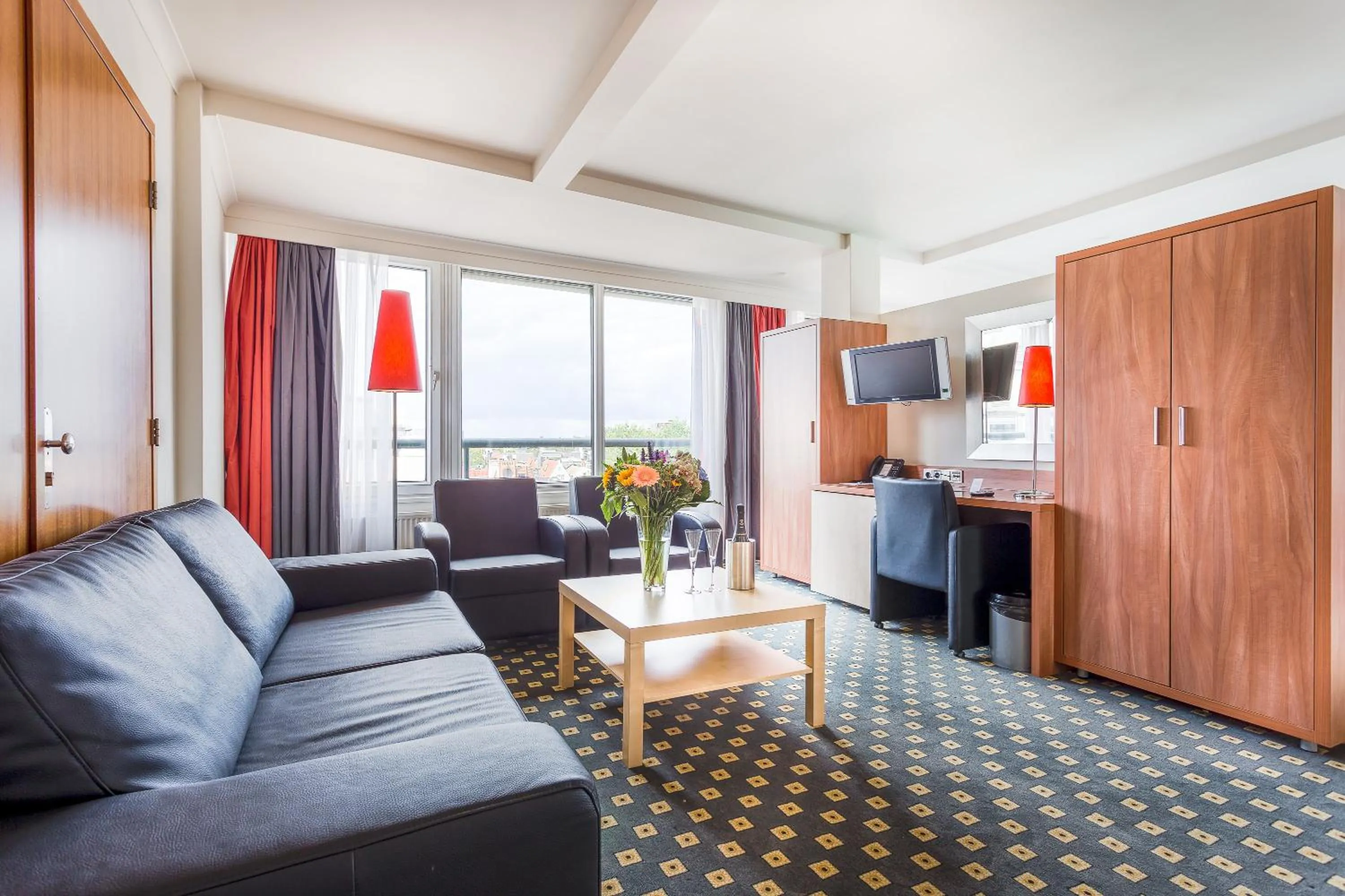 TV and multimedia in Hotel Die Port van Cleve