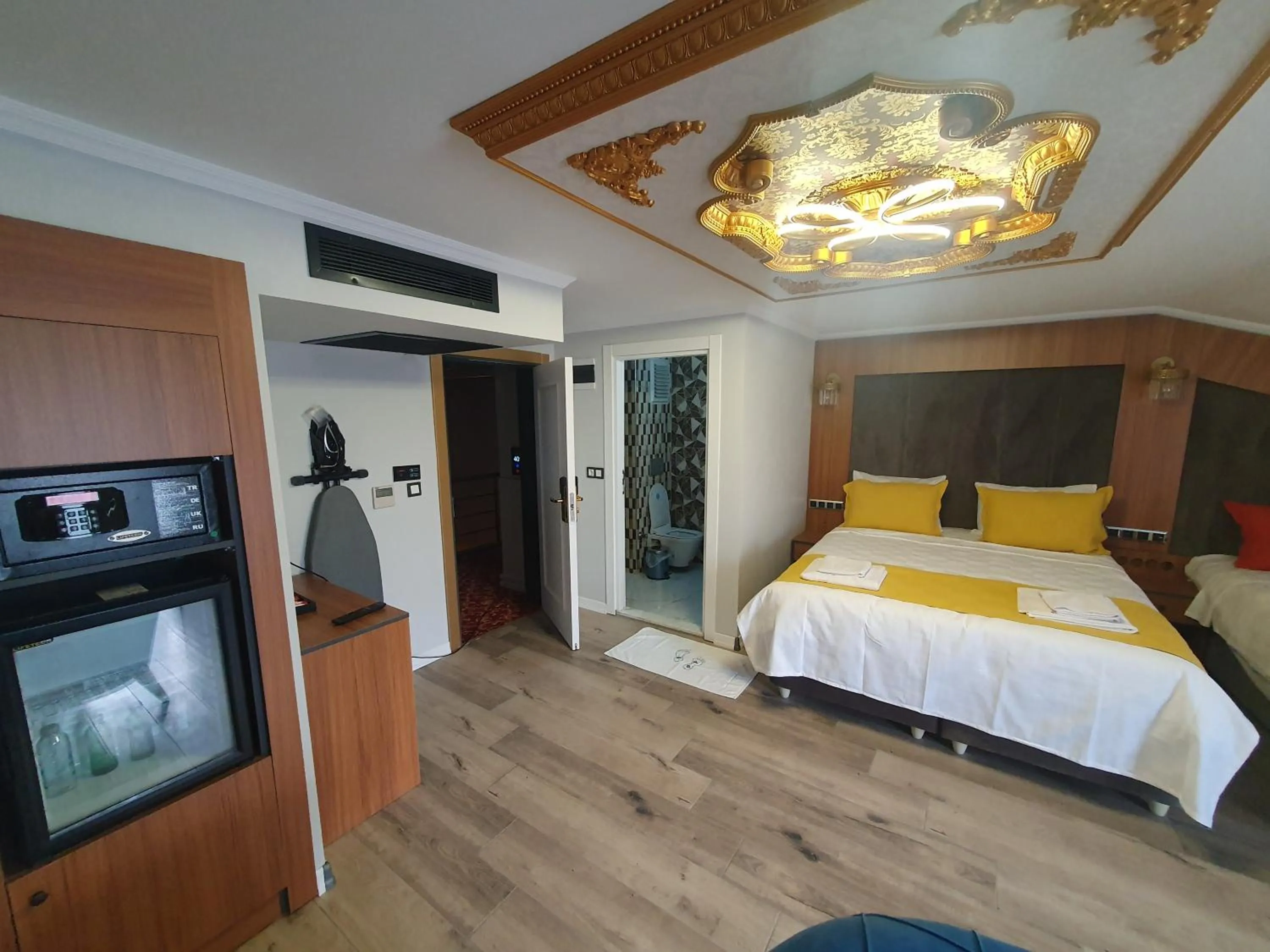 Photo of the whole room, Bed in Dimora Gold Hotel