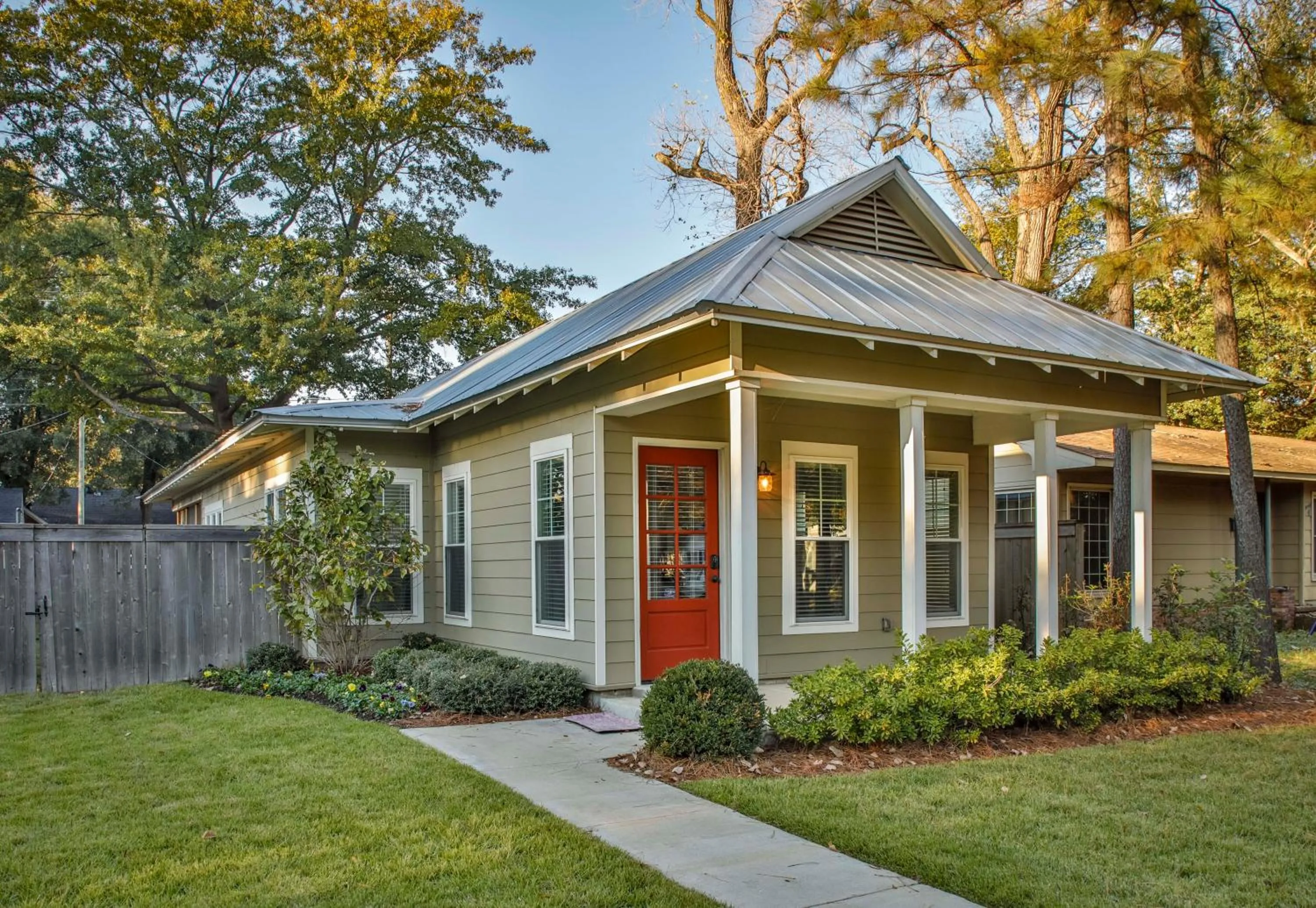 Property building in The Louis Hotel