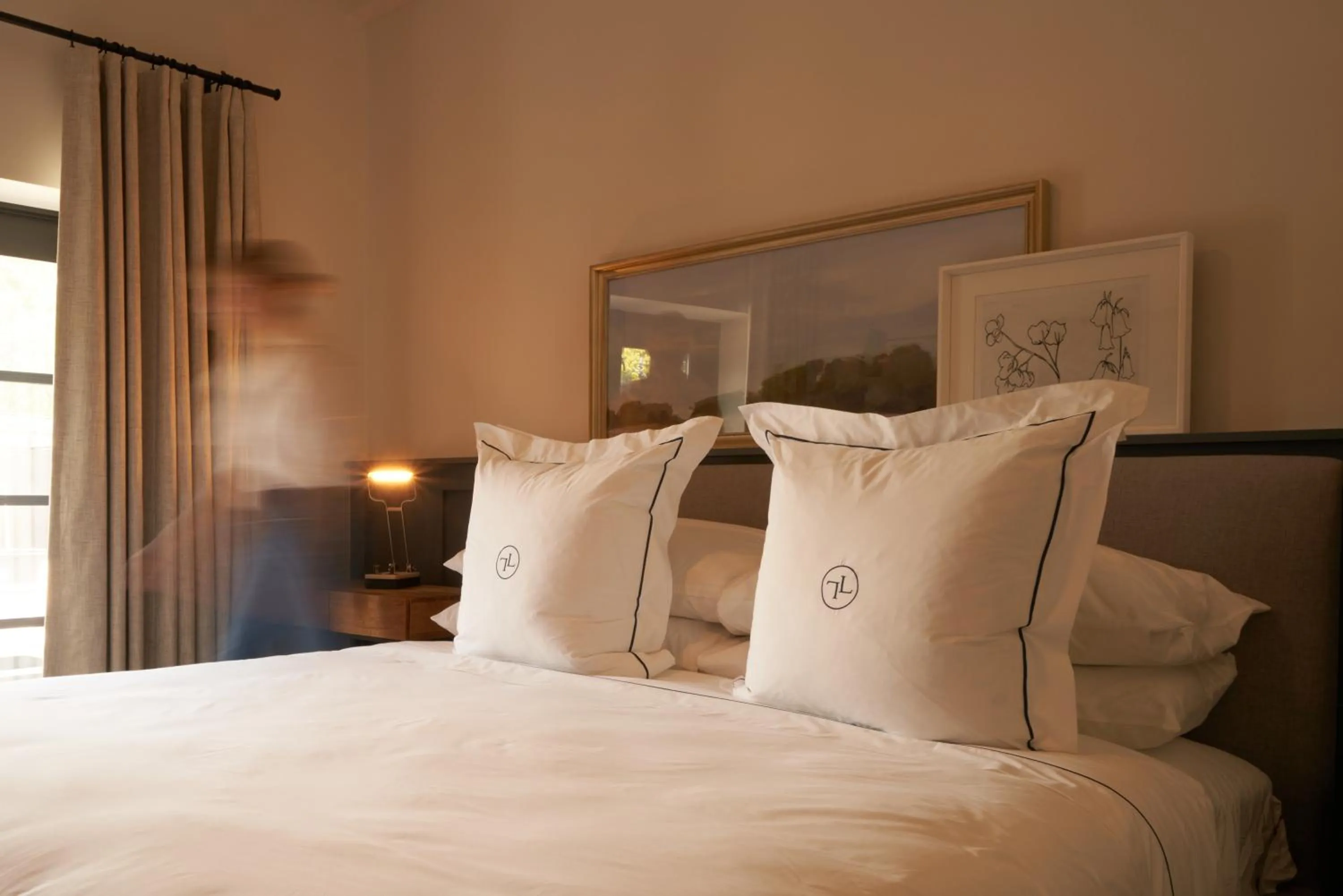 Bed in The Louis Hotel