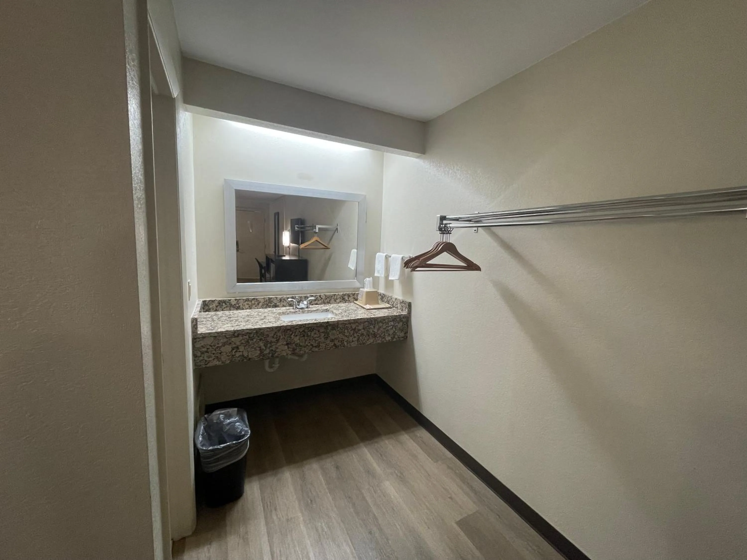 Bed in Royal Inn Motel