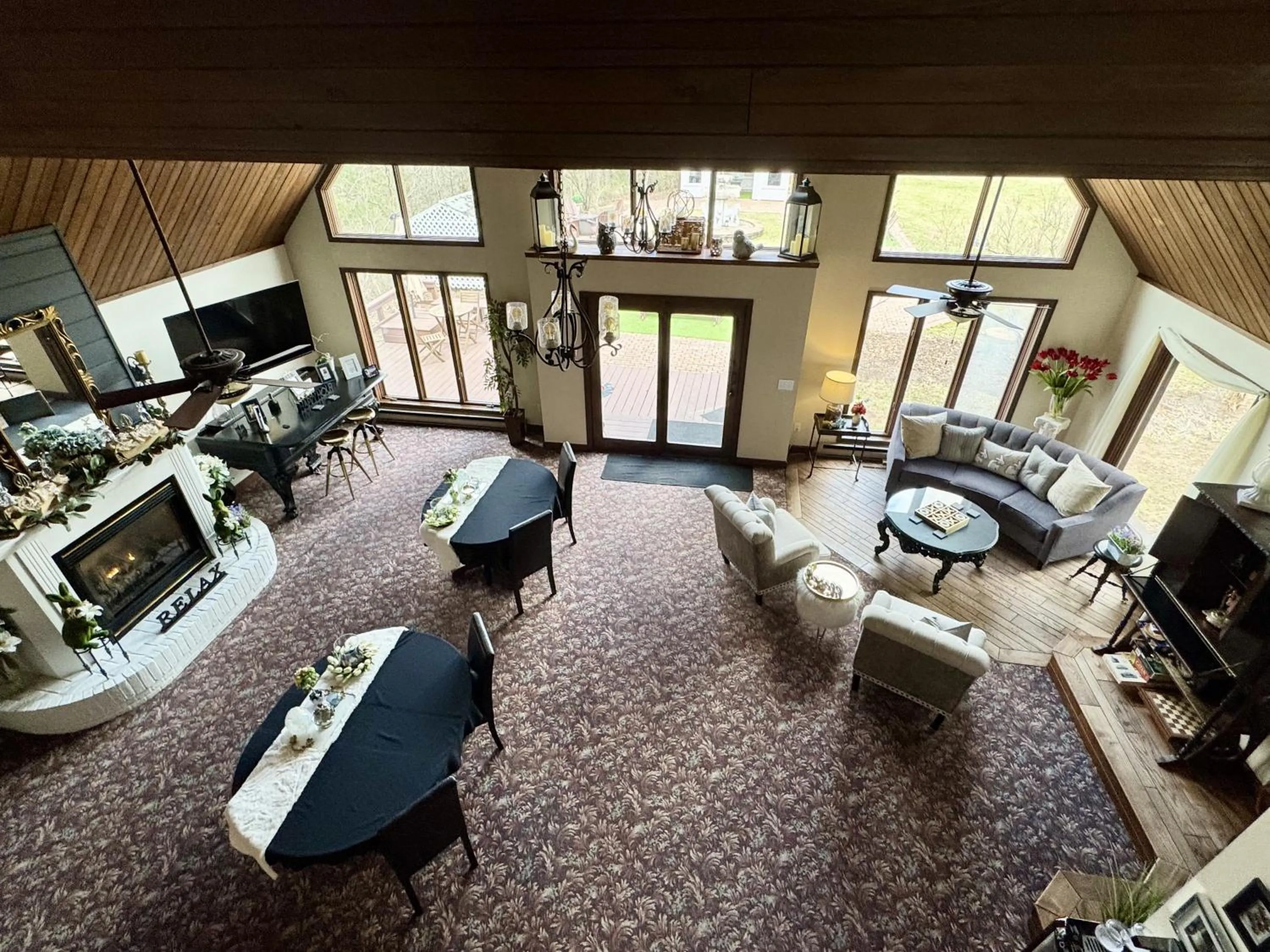 Dining area in Otter Creek Eau Claire Altoona