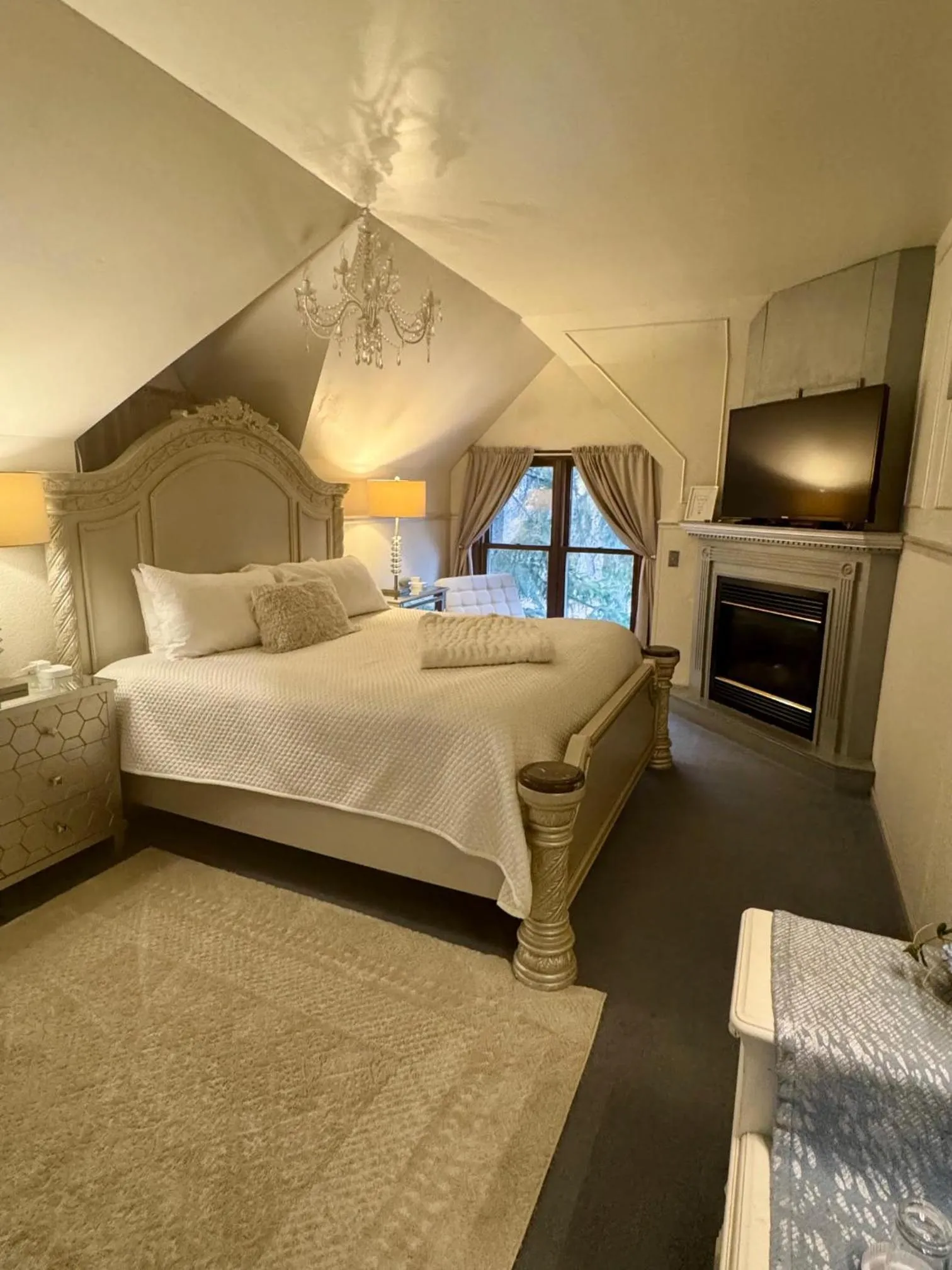 Bed in Otter Creek Eau Claire Altoona