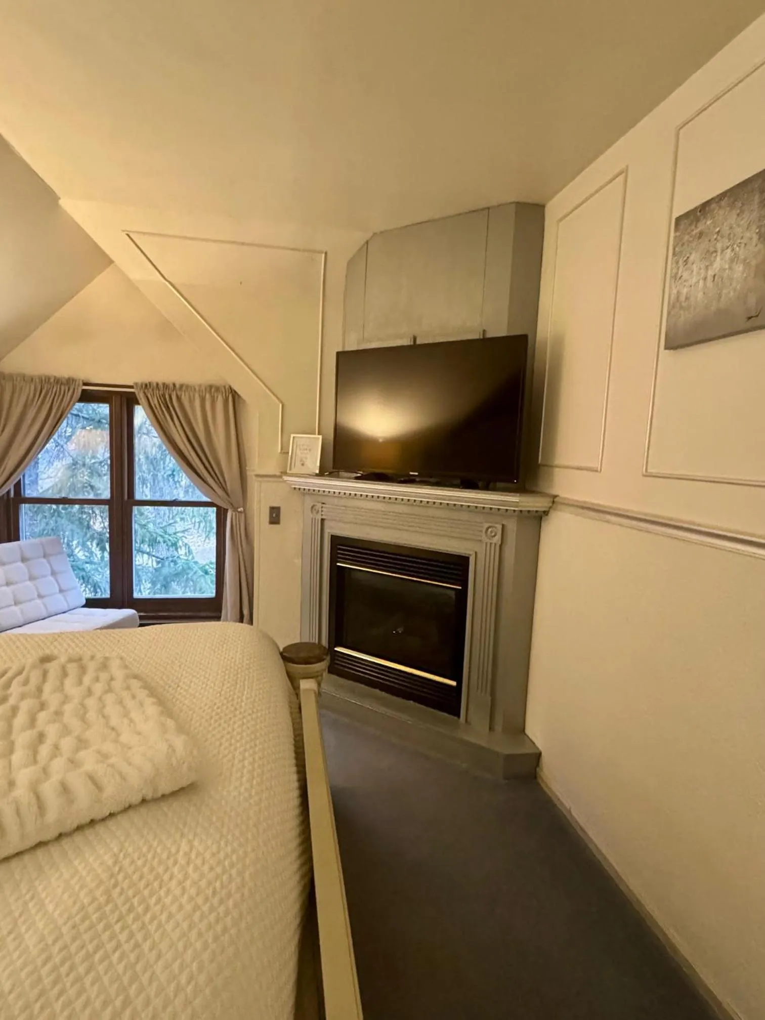 Bed in Otter Creek Eau Claire Altoona