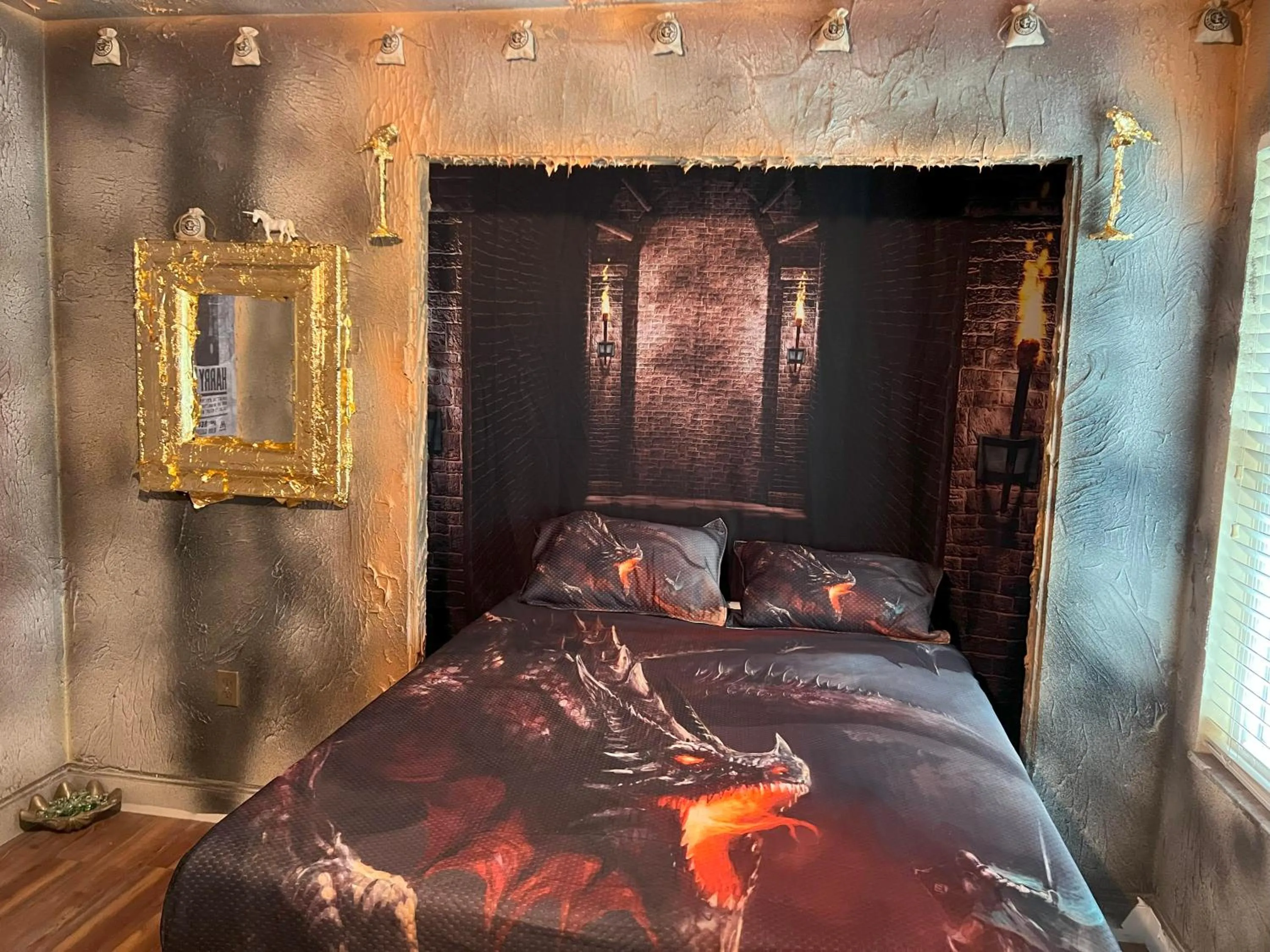 Photo of the whole room, Bed in Magical Castle Near Theme Parks