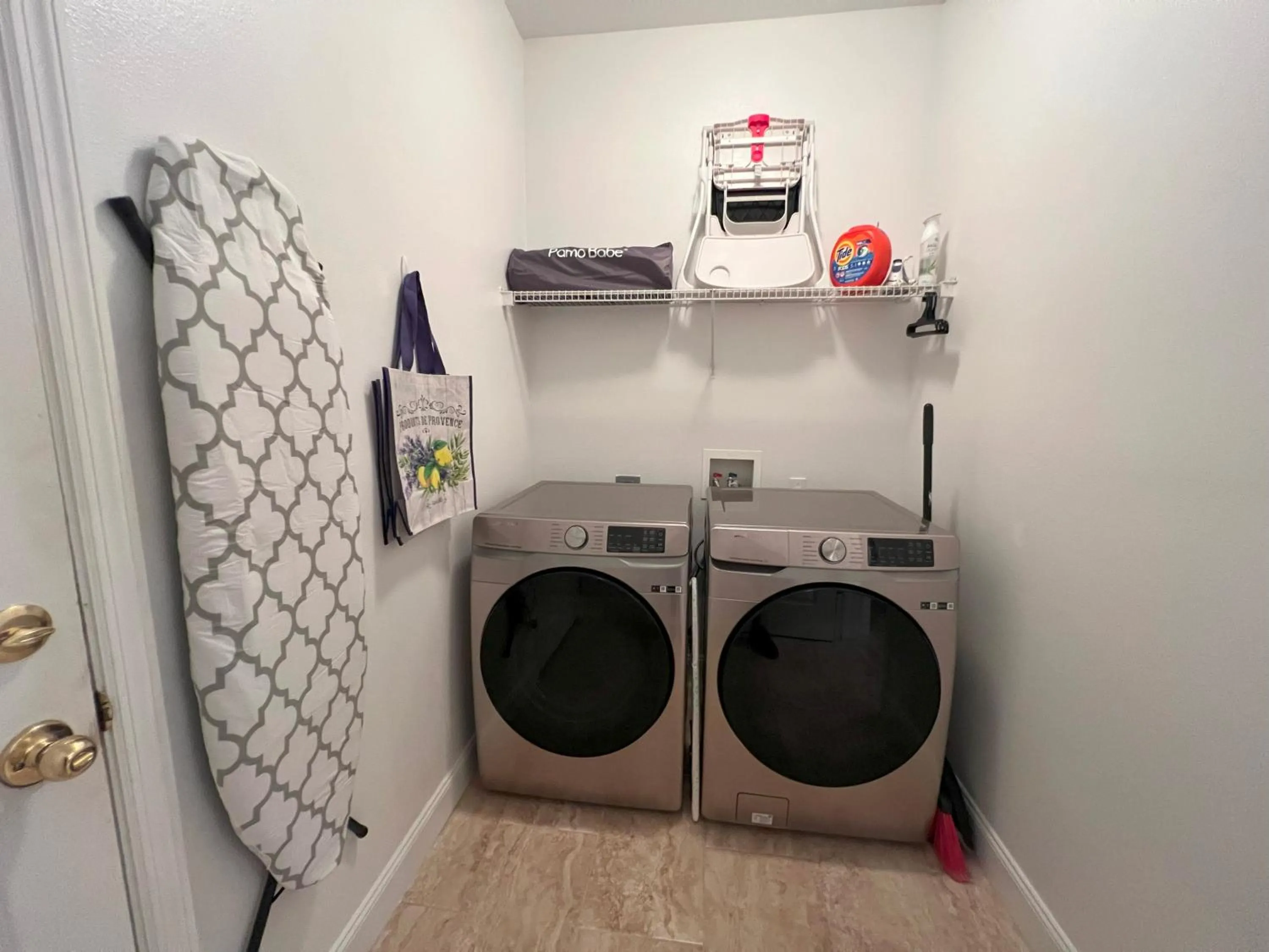 washing machine in Magical Castle Near Theme Parks