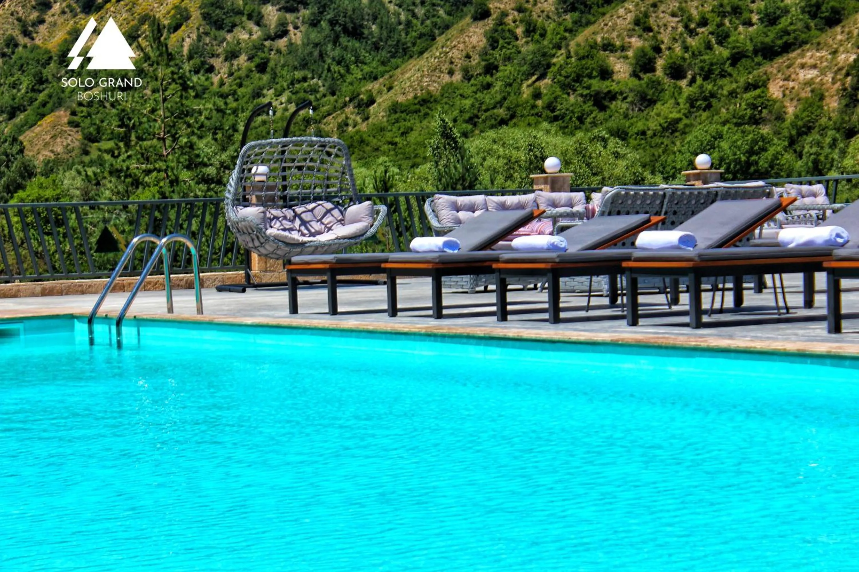Swimming pool in Solo Grand Boshuri Hotel Wellness Resort