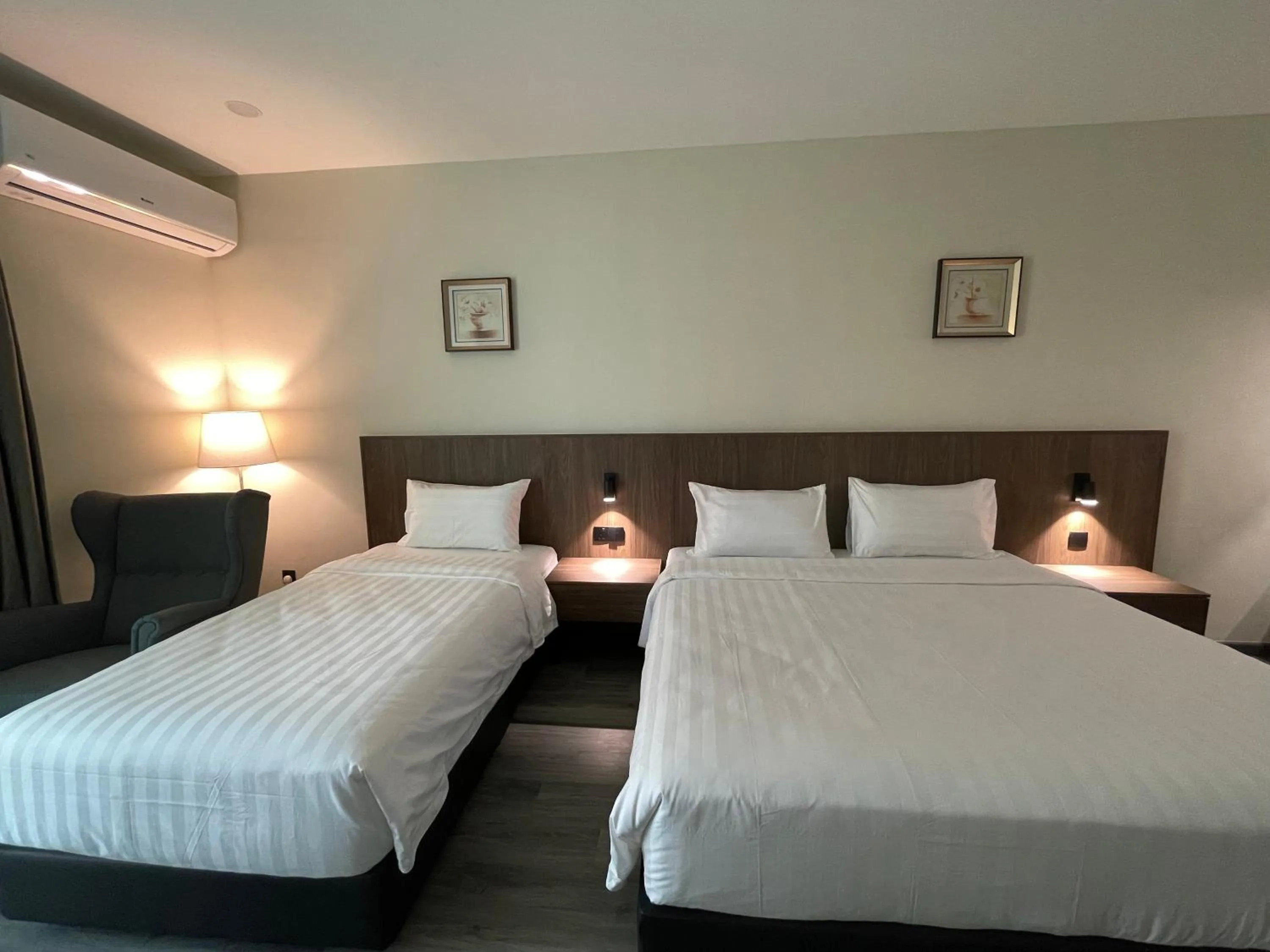 Bedroom, Bed in Hotel Bundusan