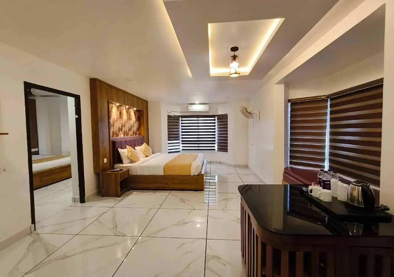 Family, Bed in Mayo Suites