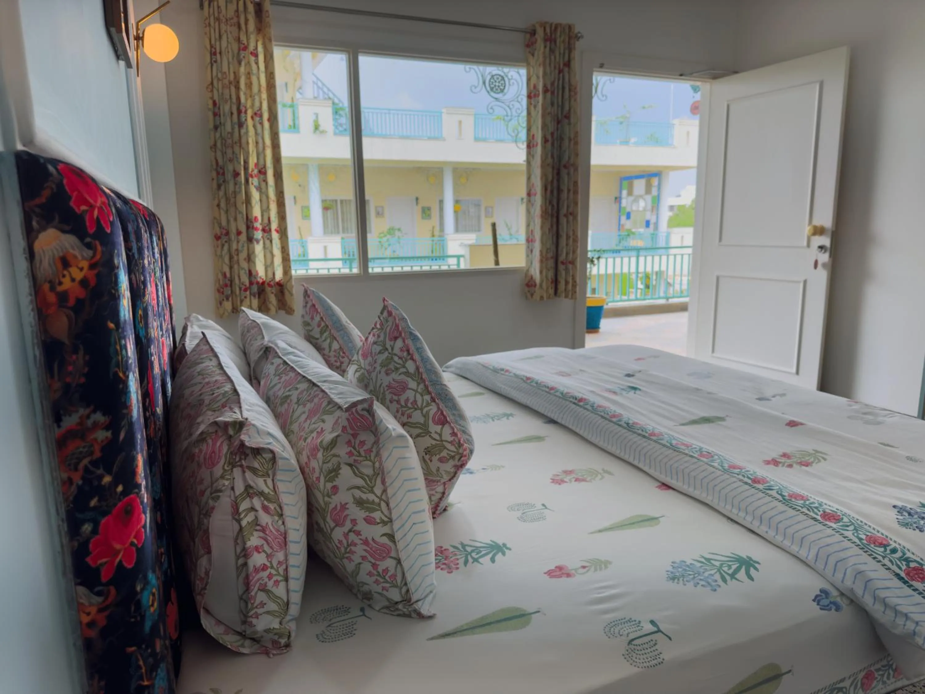 Deluxe Double Room in Dá Bungalow - A Vacation Abode