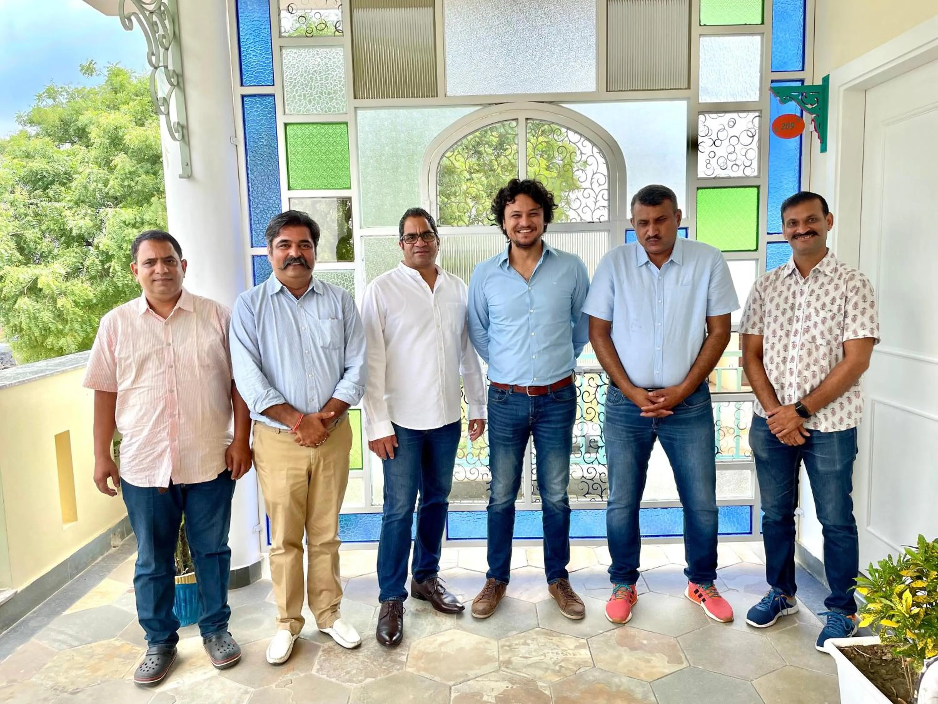 group of guests in Dá Bungalow - A Vacation Abode