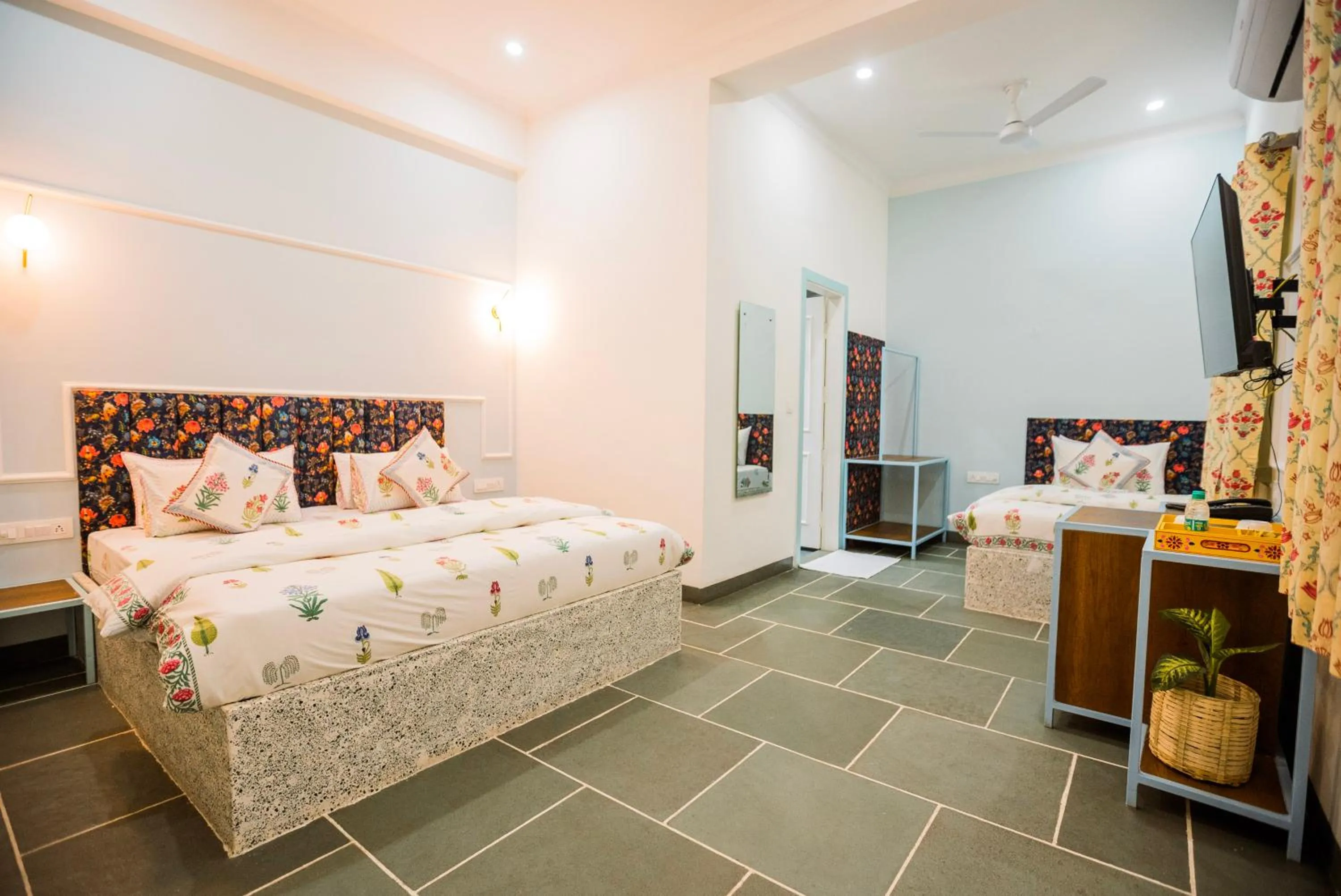 TV and multimedia, Bed in Dá Bungalow - A Vacation Abode