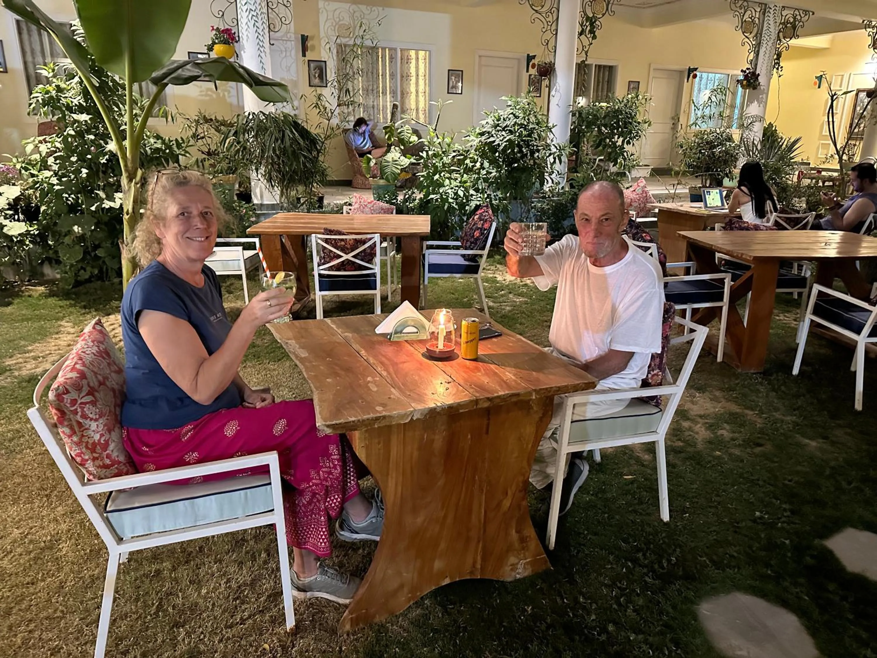 Restaurant/places to eat in Dá Bungalow - A Vacation Abode