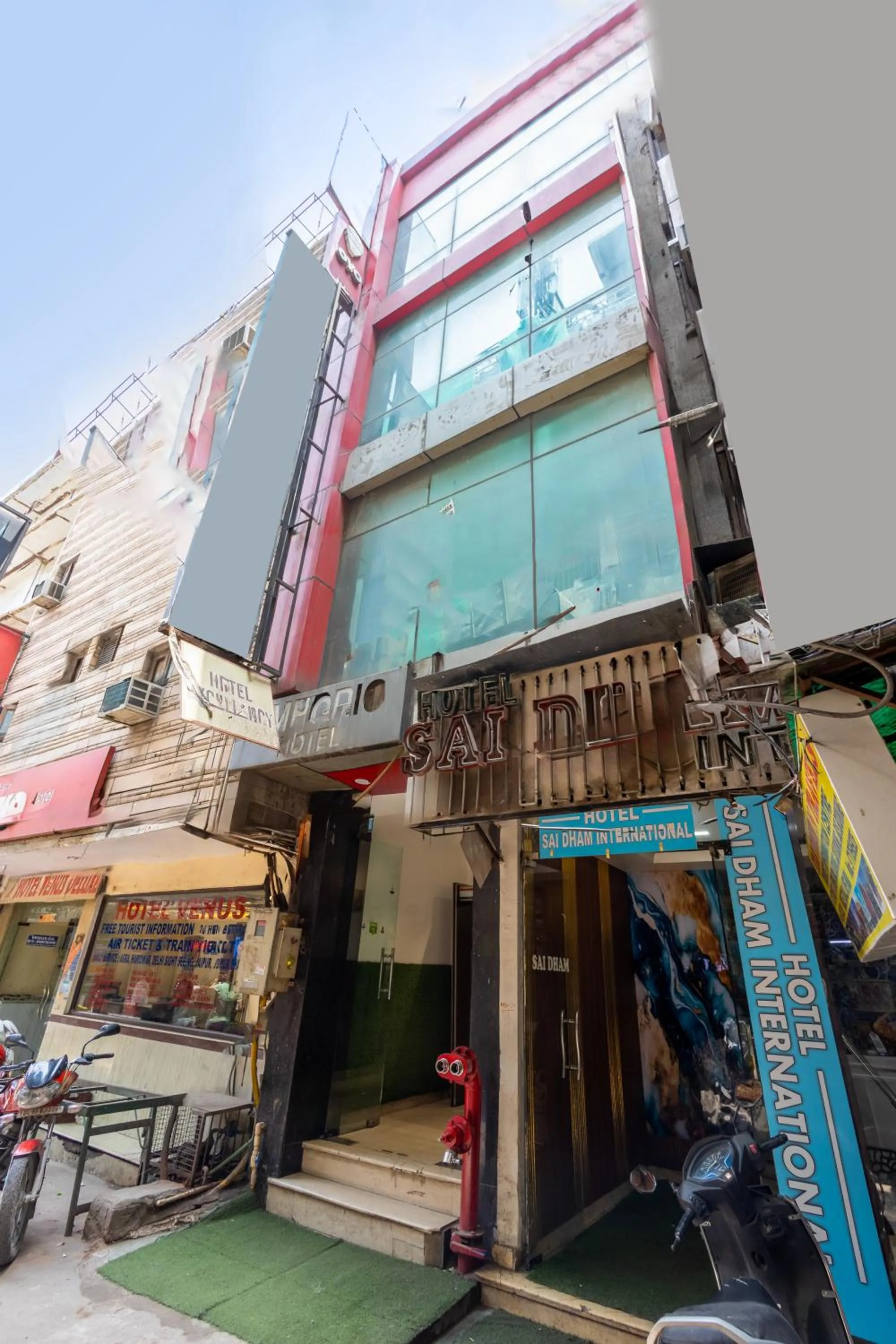 Property building in Hotel Emporio Near New Delhi Railway Station - Paharganj