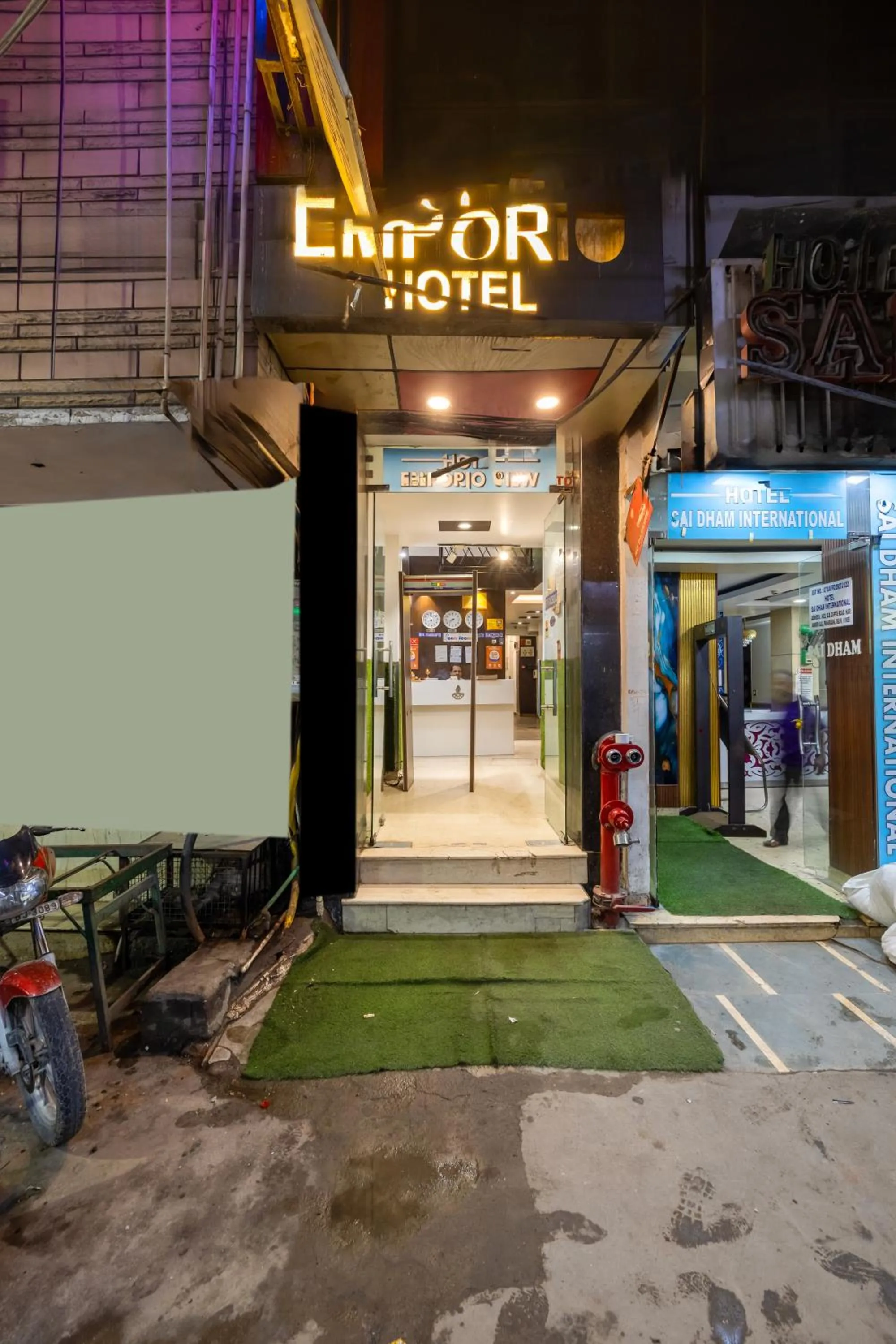 Night in Hotel Emporio Near New Delhi Railway Station - Paharganj