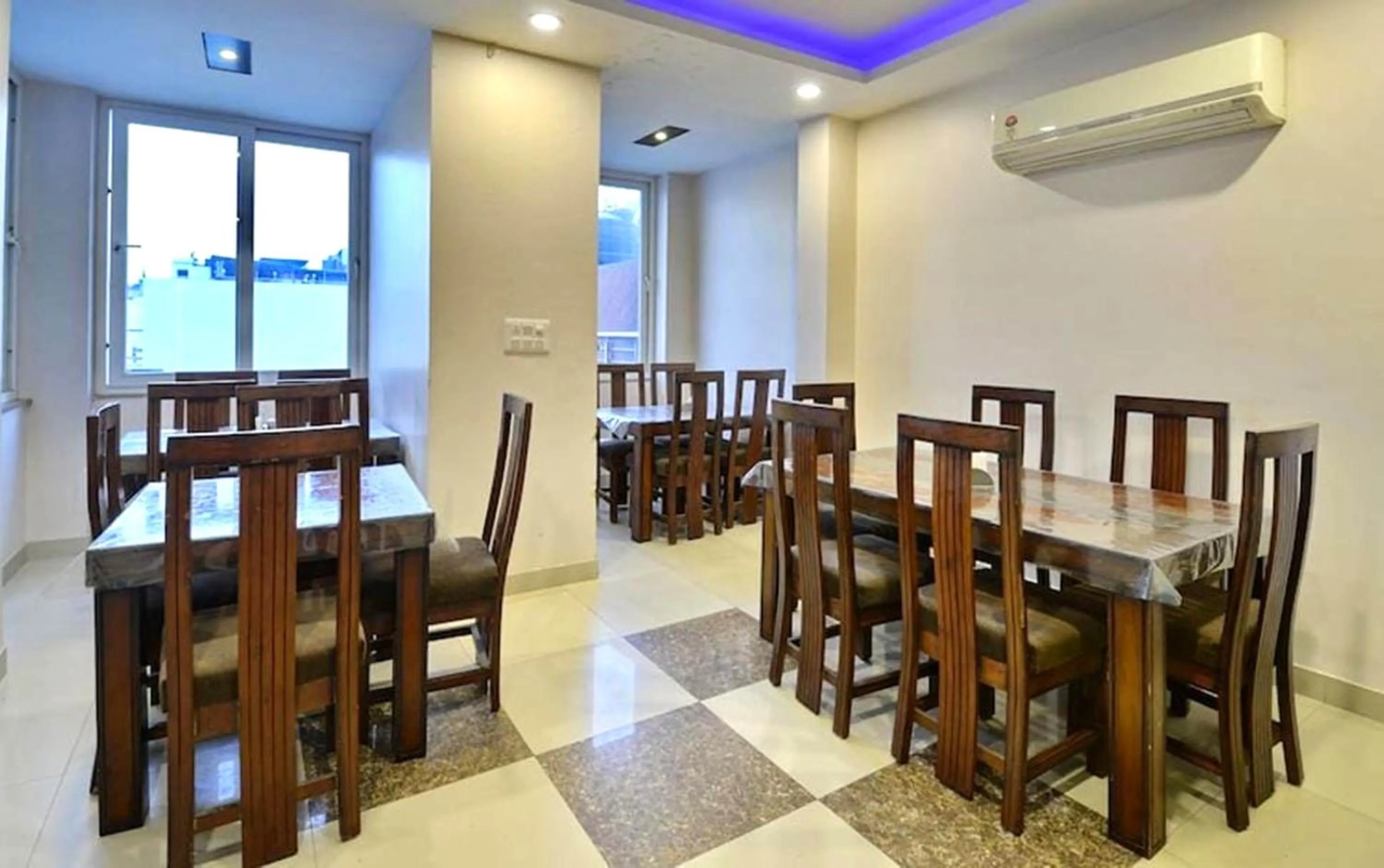 Property building in Hotel Emporio Near New Delhi Railway Station - Paharganj