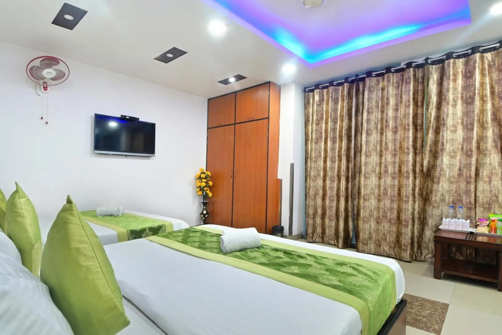 Bedroom, Bed in Hotel Emporio Near New Delhi Railway Station - Paharganj