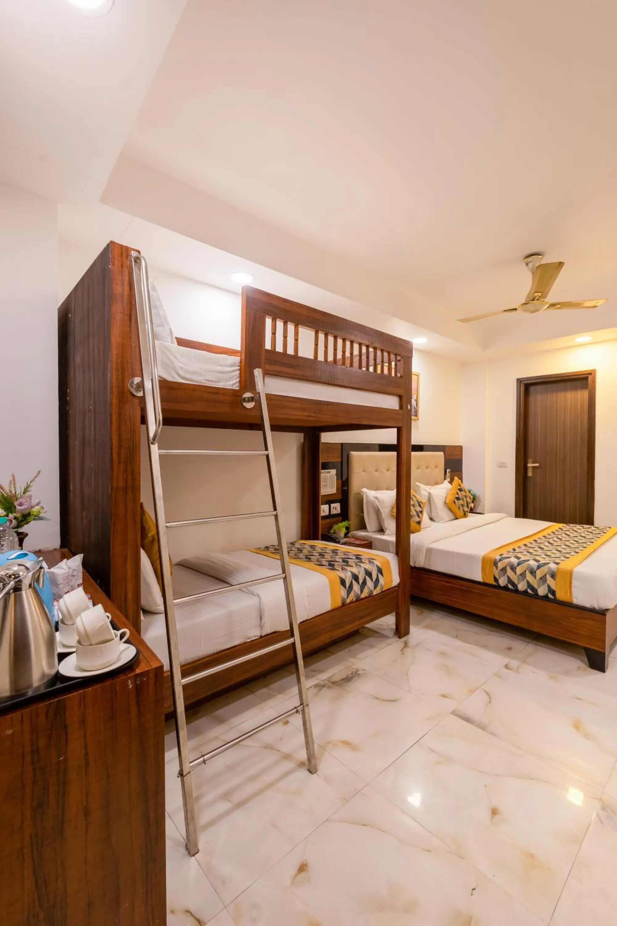 Bed in Hotel Emporio Near New Delhi Railway Station - Paharganj