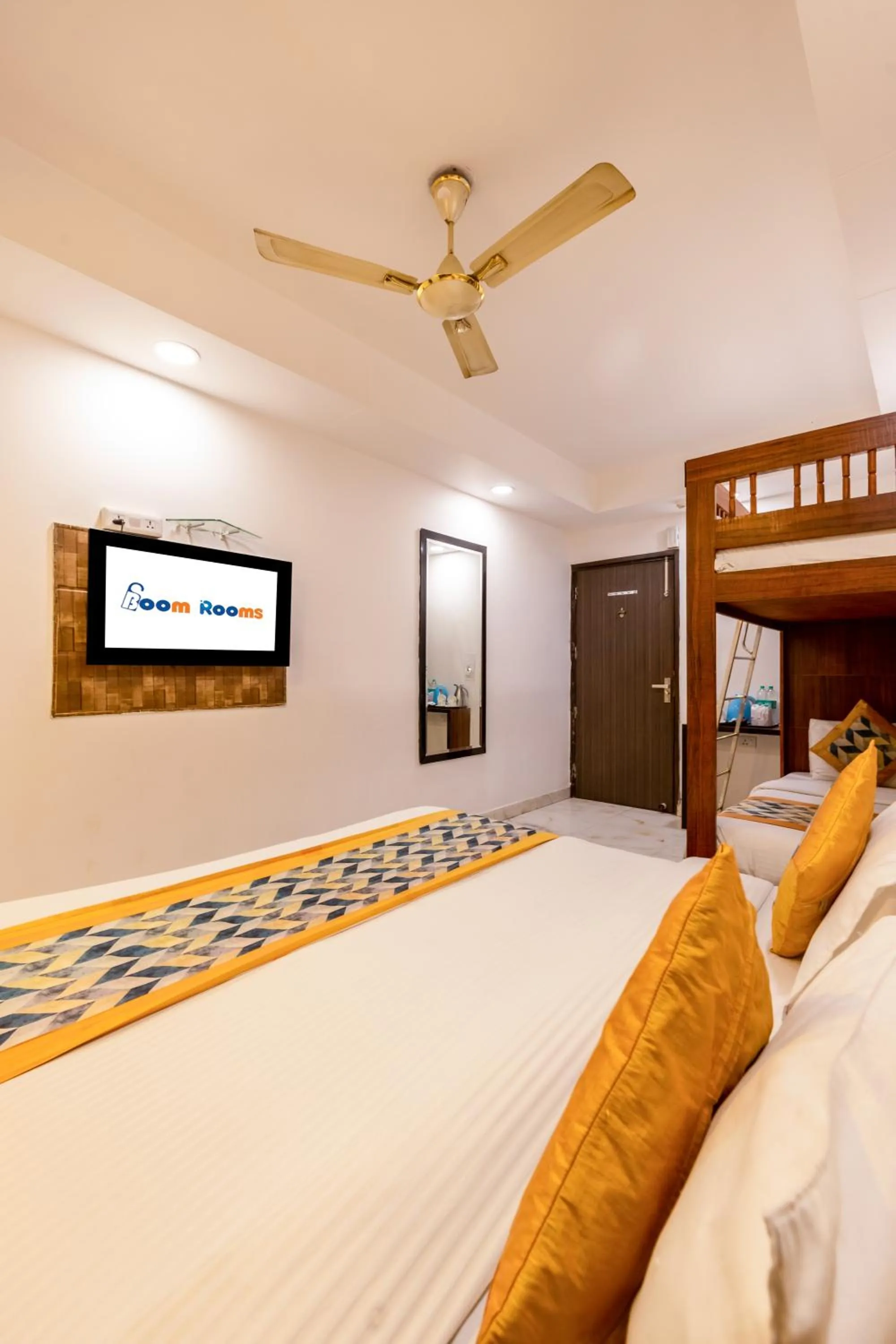 Bed in Hotel Emporio Near New Delhi Railway Station - Paharganj