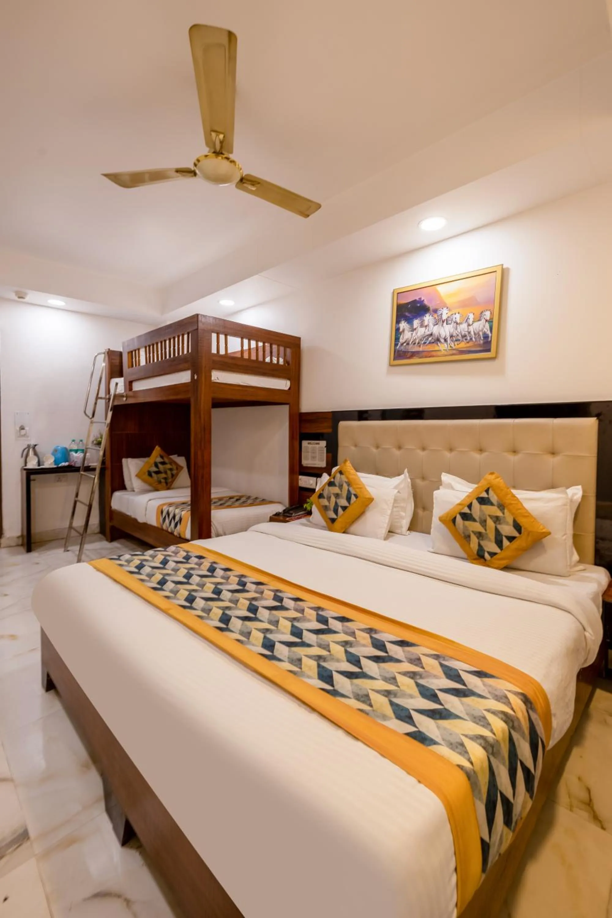 Bed in Hotel Emporio Near New Delhi Railway Station - Paharganj