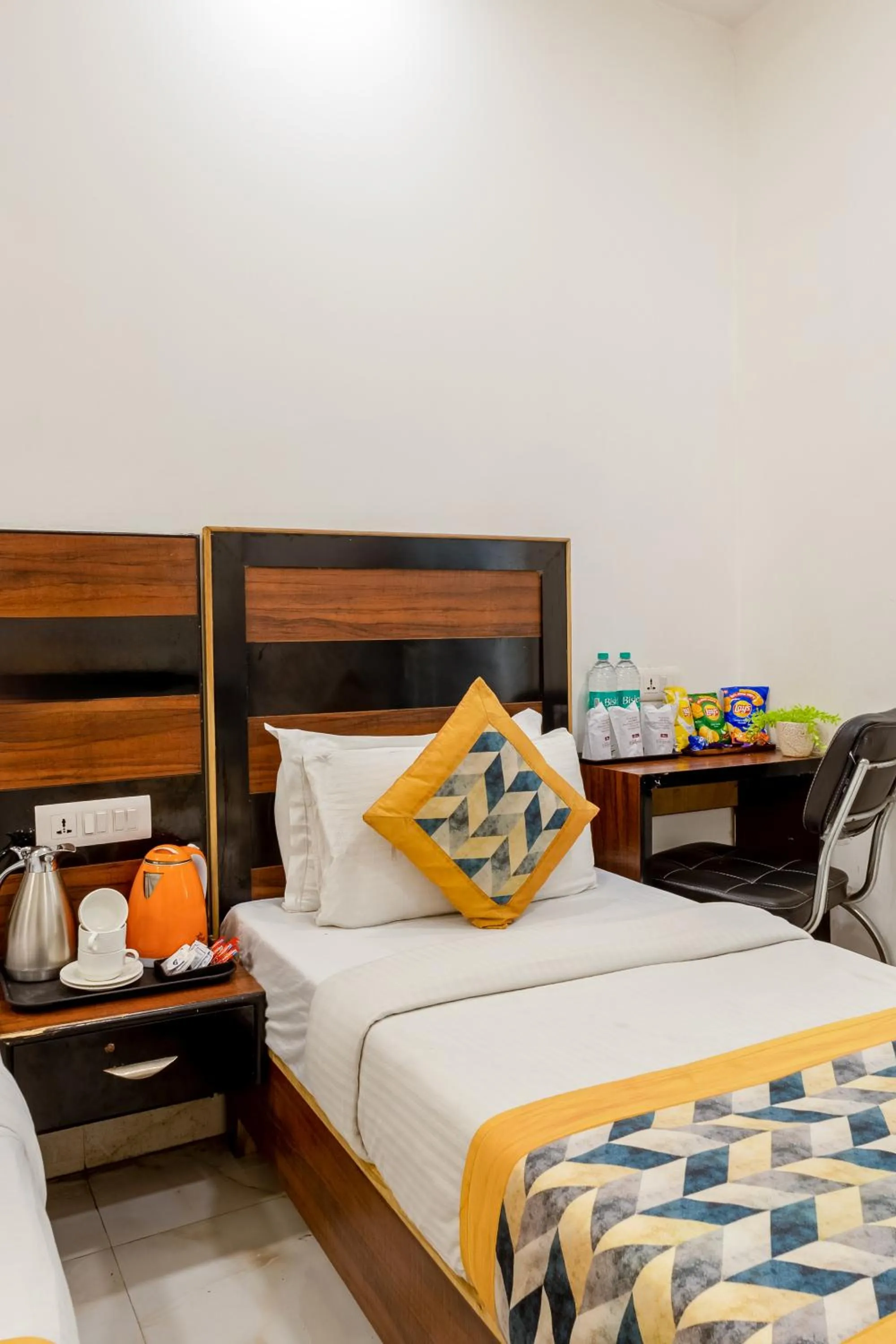 Bed in Hotel Emporio Near New Delhi Railway Station - Paharganj