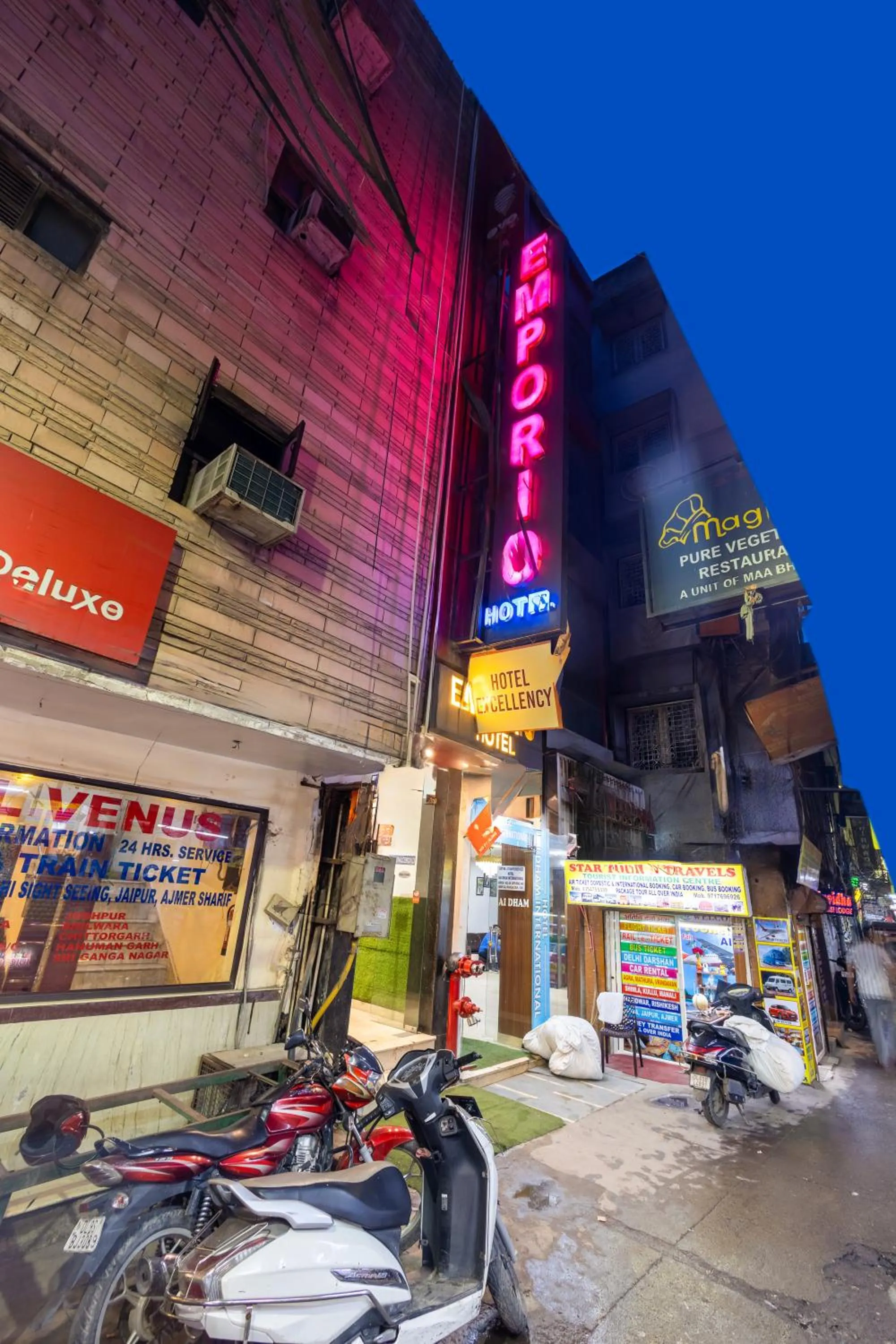 Property building in Hotel Emporio Near New Delhi Railway Station - Paharganj