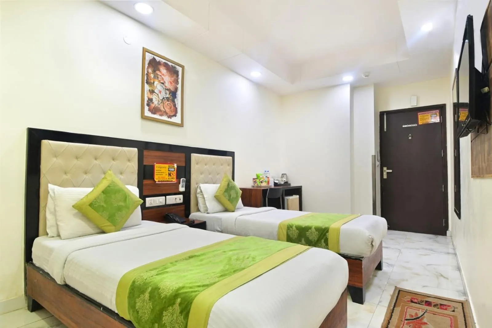 Bedroom, Bed in Hotel Emporio Near New Delhi Railway Station - Paharganj
