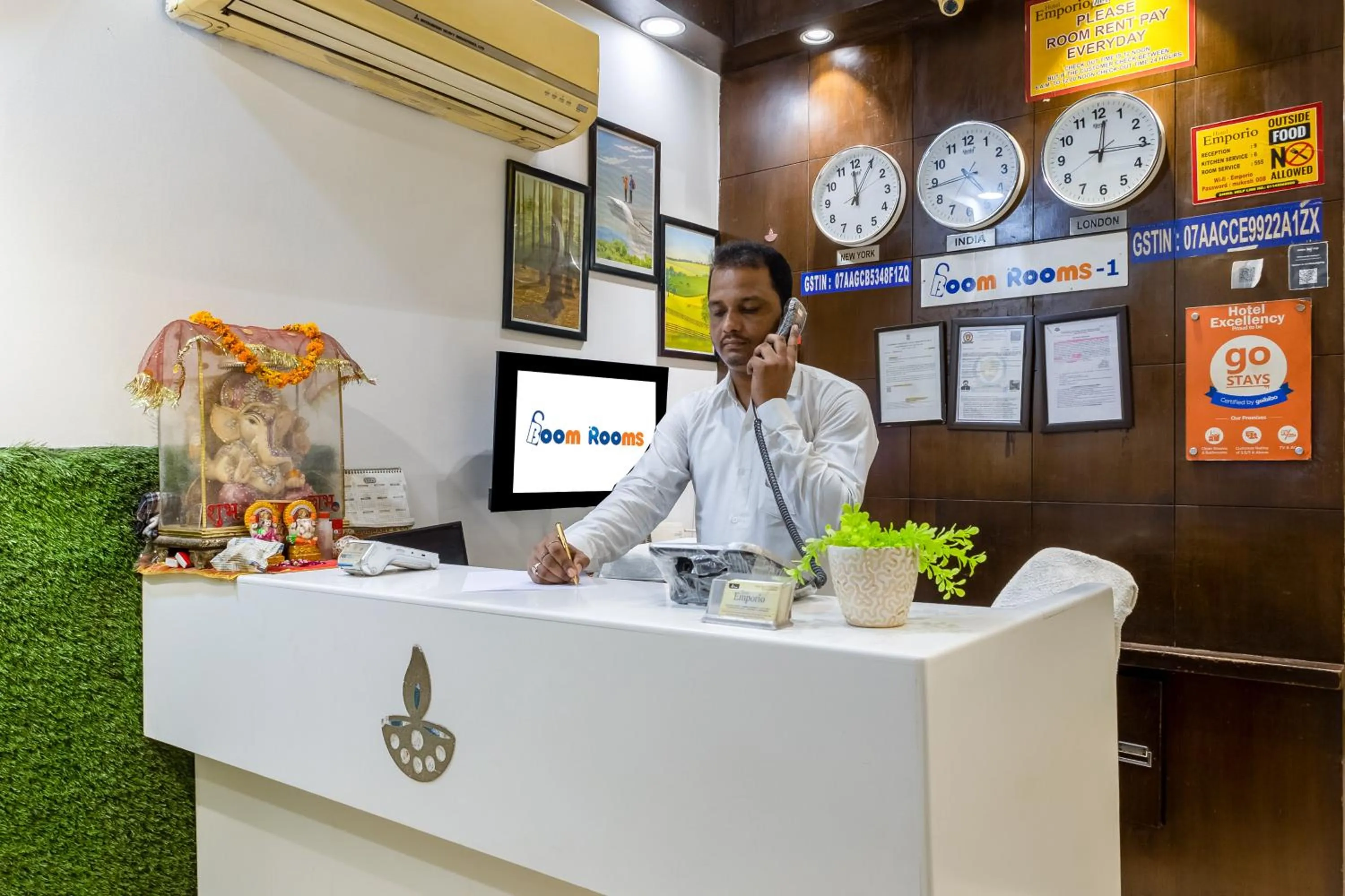 People in Hotel Emporio Near New Delhi Railway Station - Paharganj