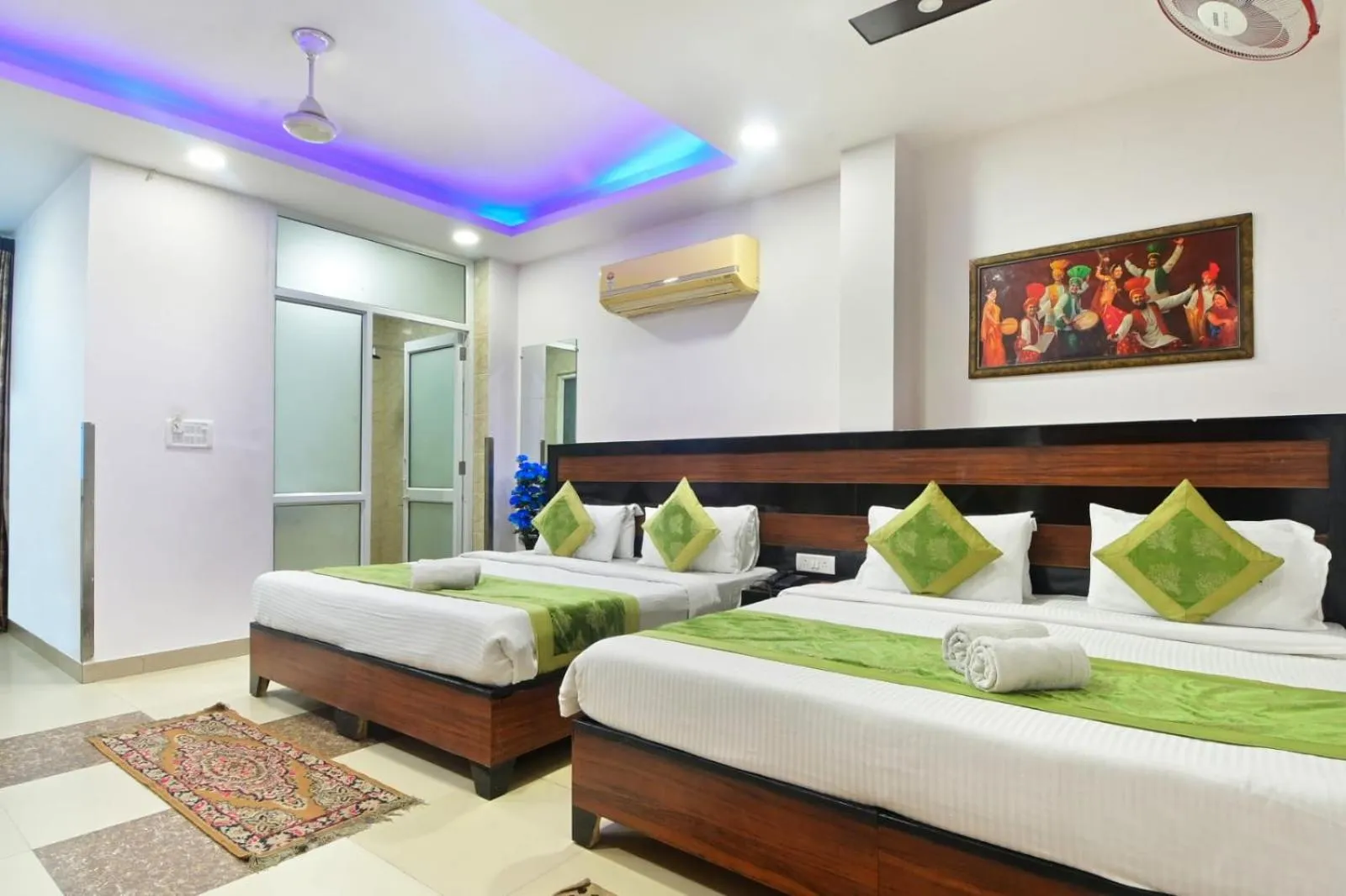 Bedroom, Bed in Hotel Emporio Near New Delhi Railway Station - Paharganj