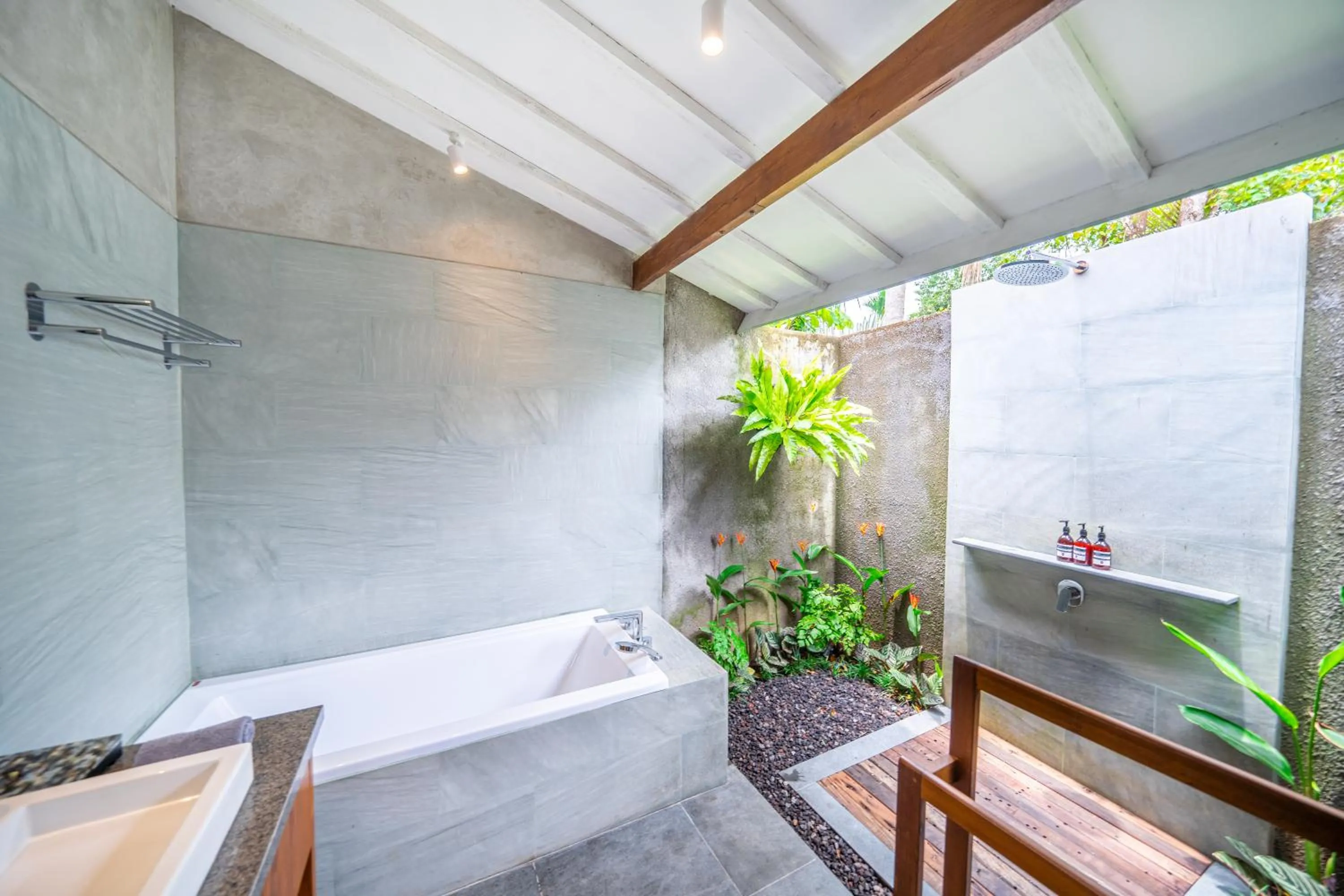 Bath in Ubud Diary Villa