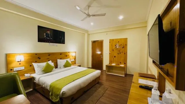 Bed in Crown Himalaya