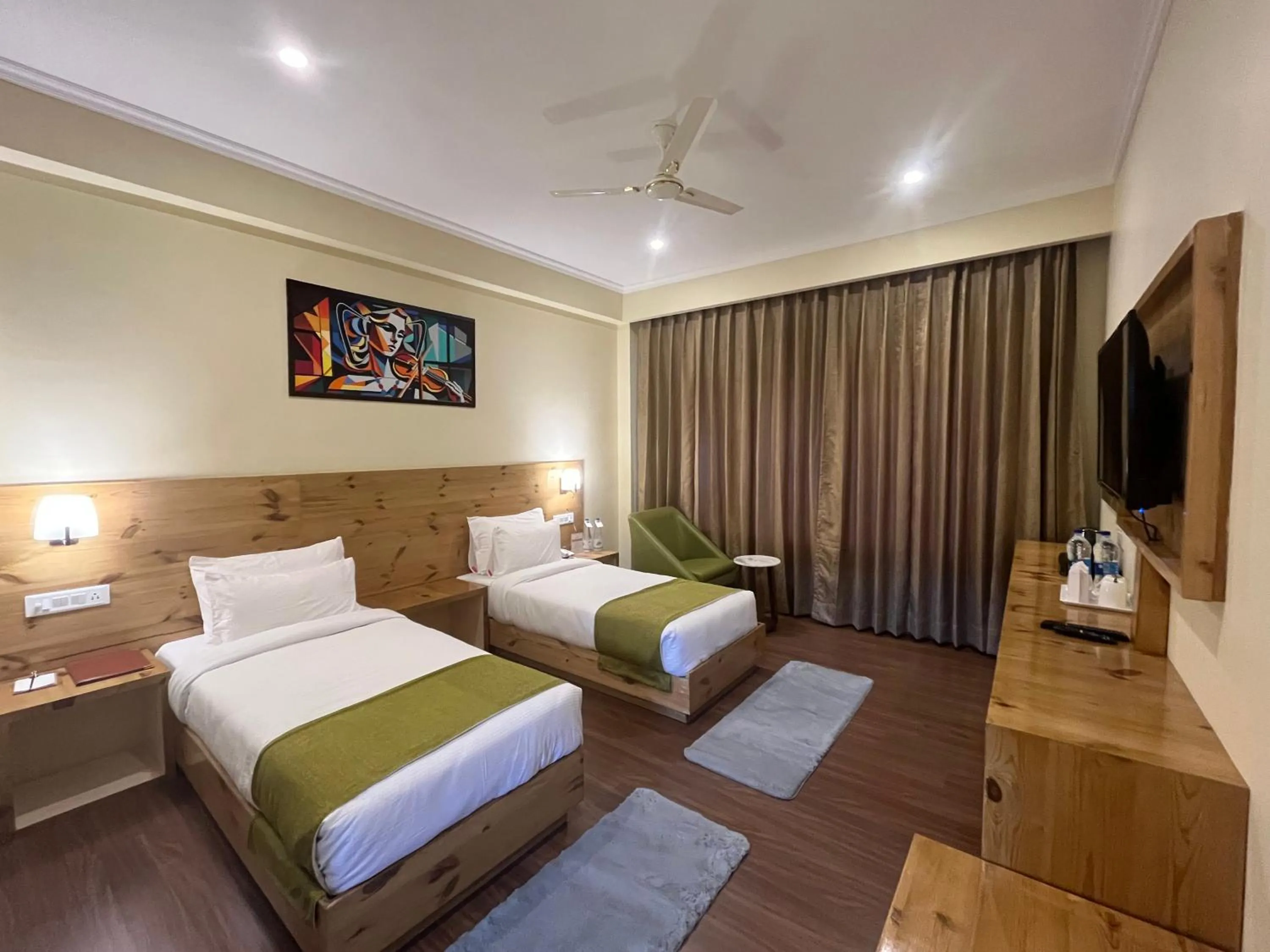 Bed in Crown Himalaya