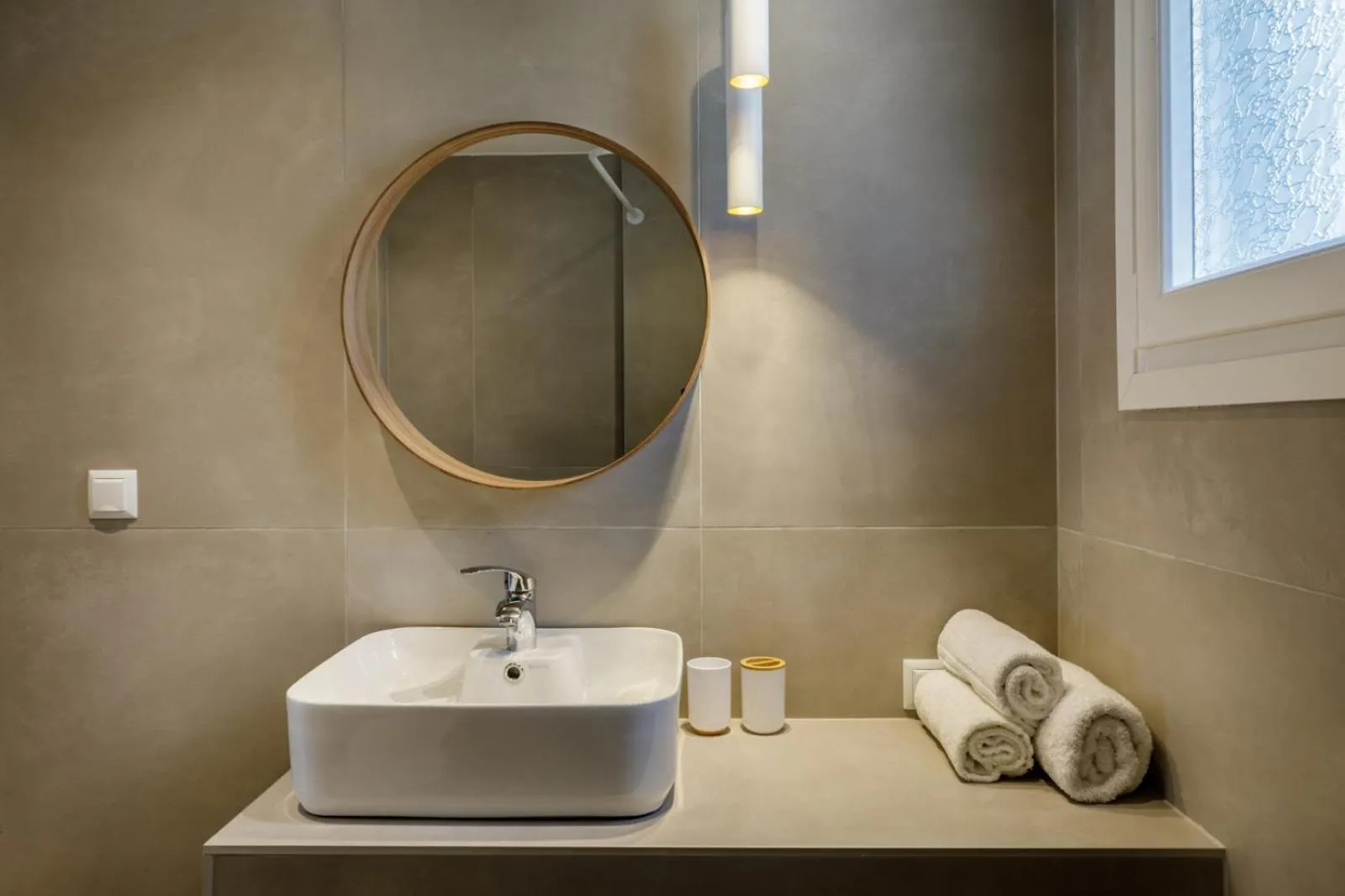 V Luxury Apartments with Pool