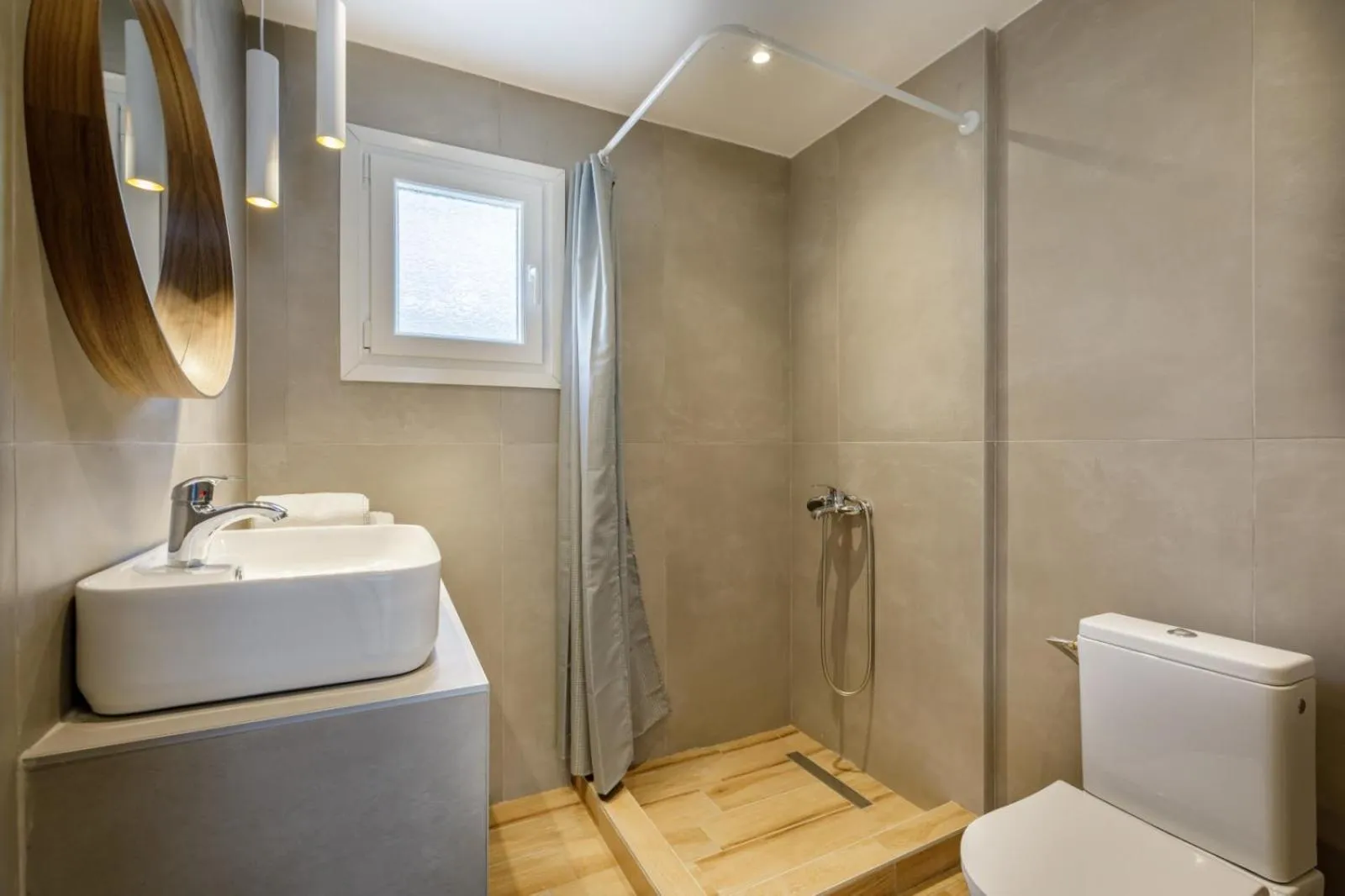 V Luxury Apartments with Pool