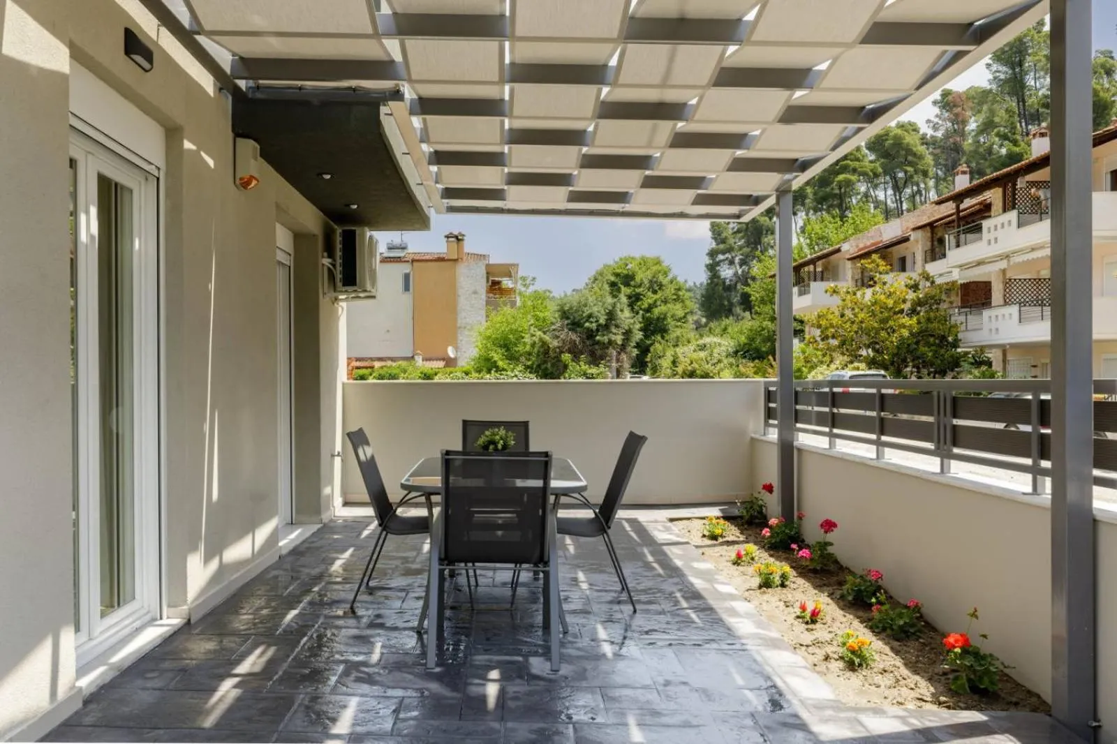 V Luxury Apartments with Pool