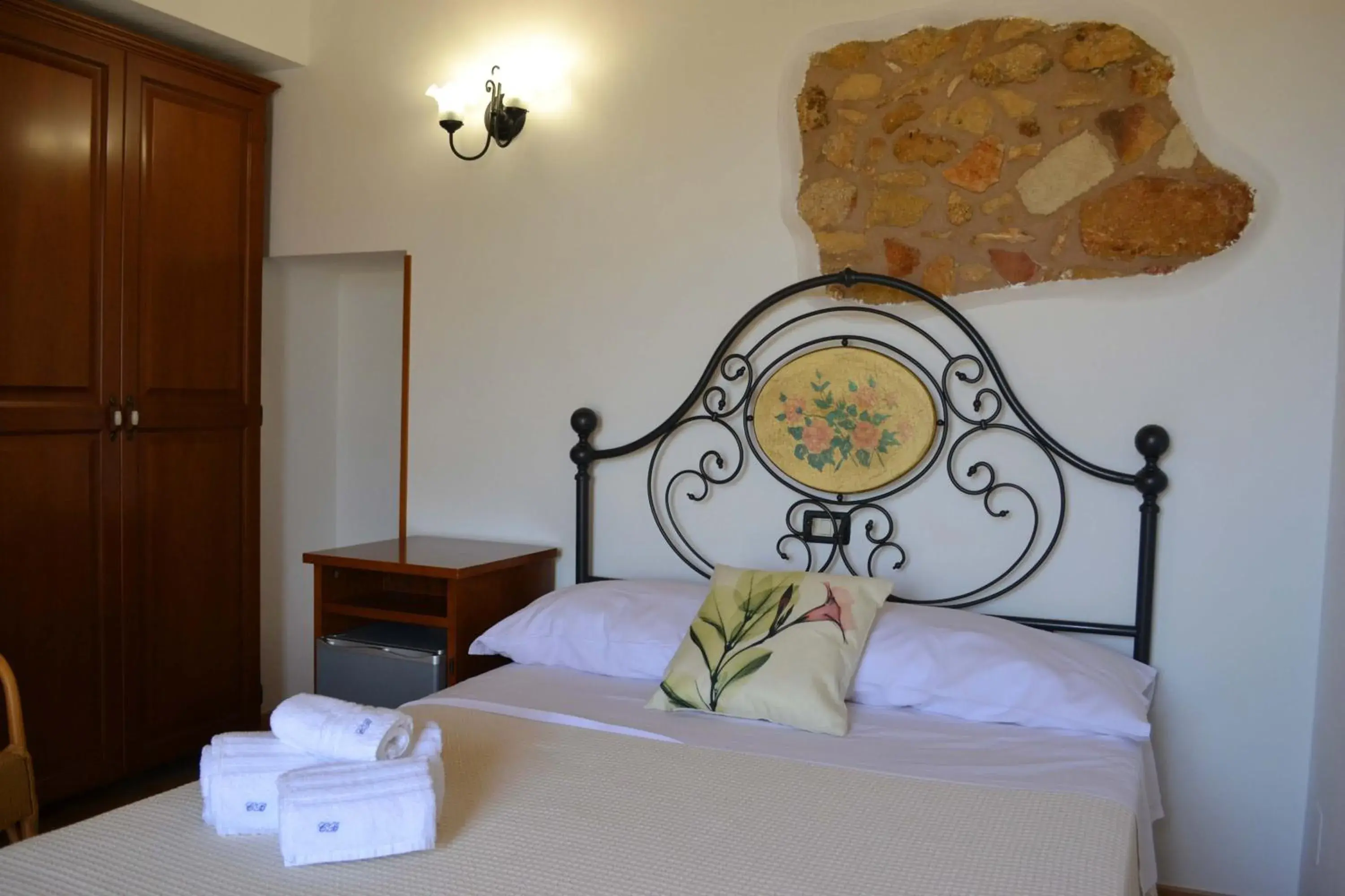 Small Double Room in HOTEL Cala Buguto Small Double Room in HOTEL Cala Buguto