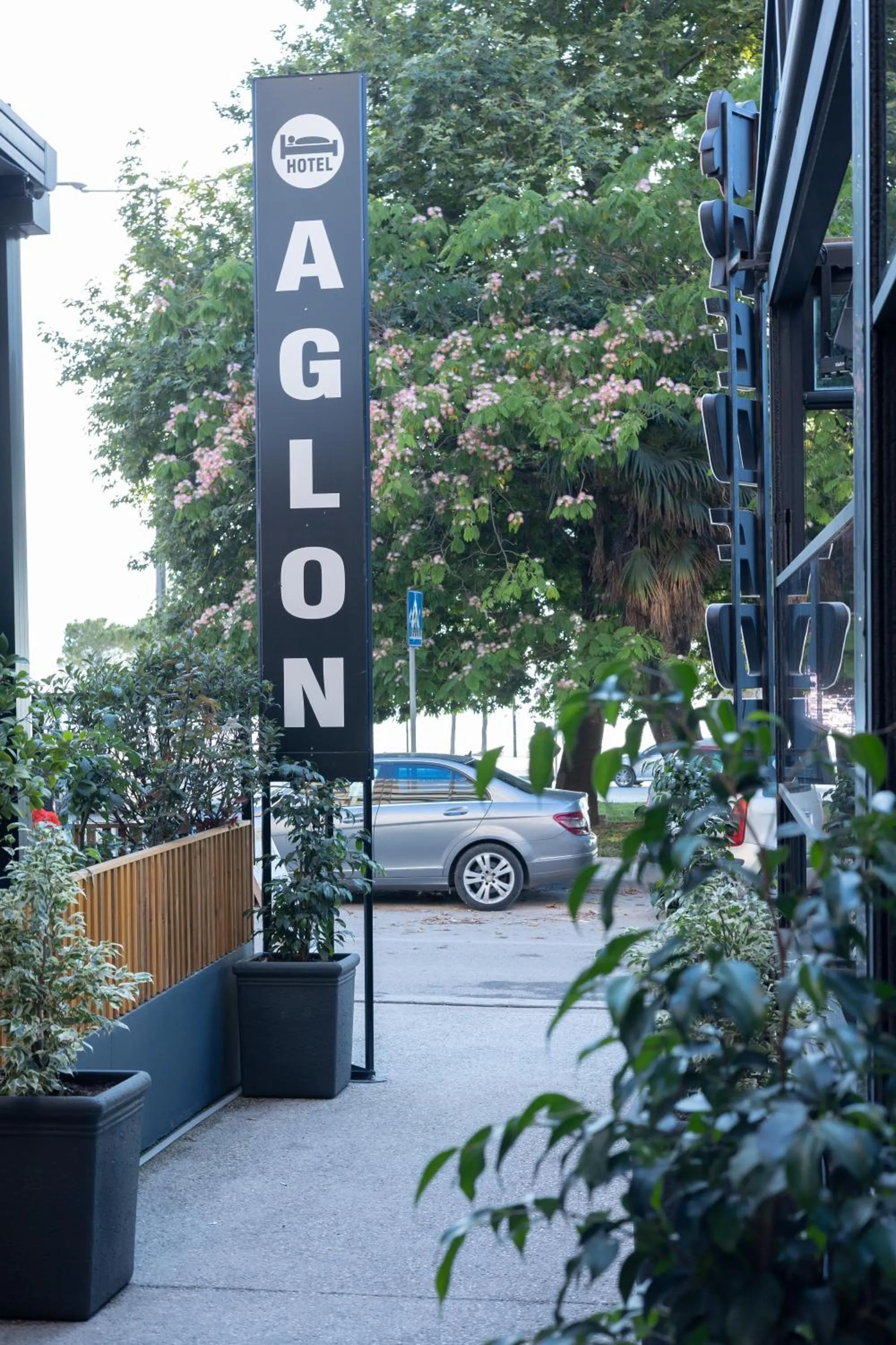 Aglon Twin's Hotel