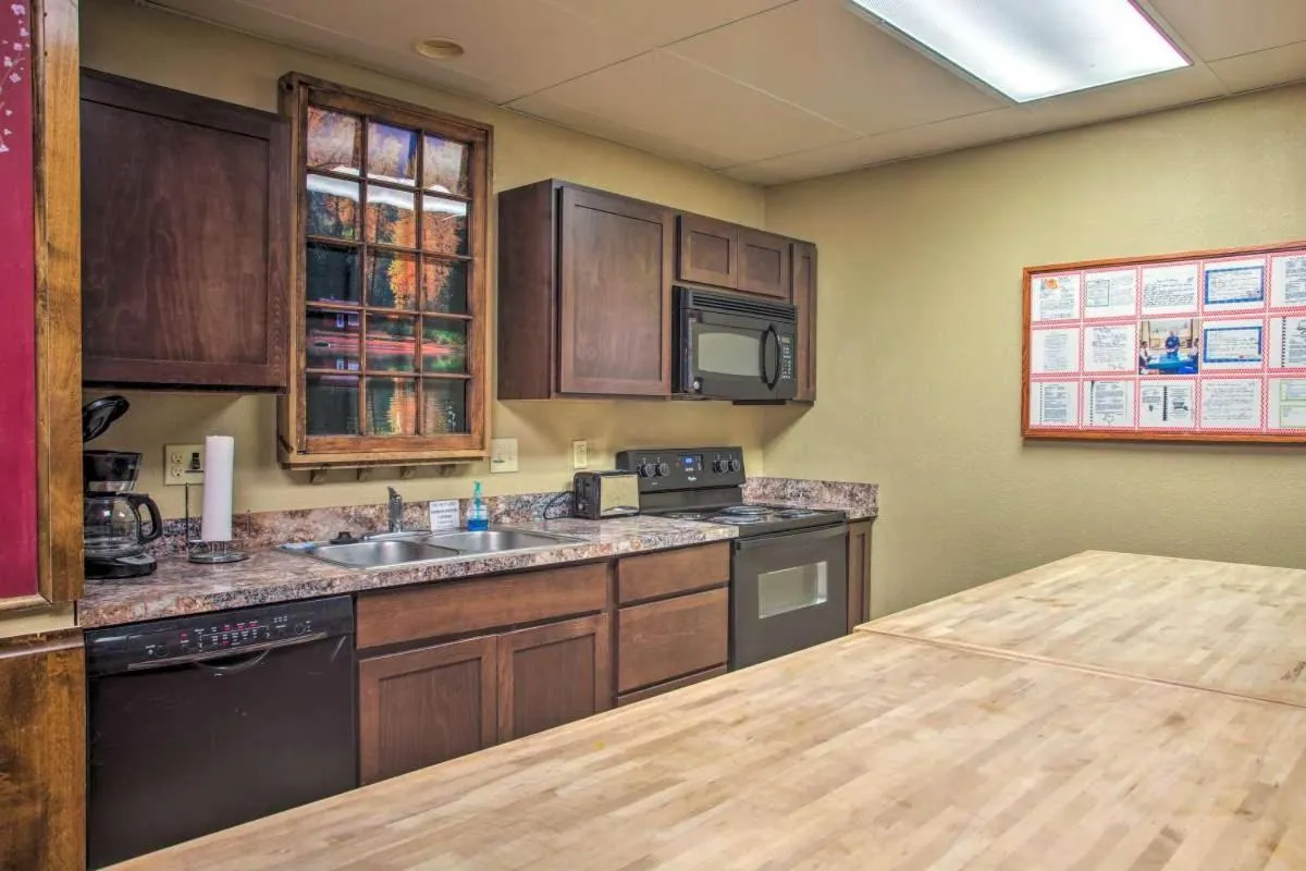 Communal kitchen in Stoneridge Resort